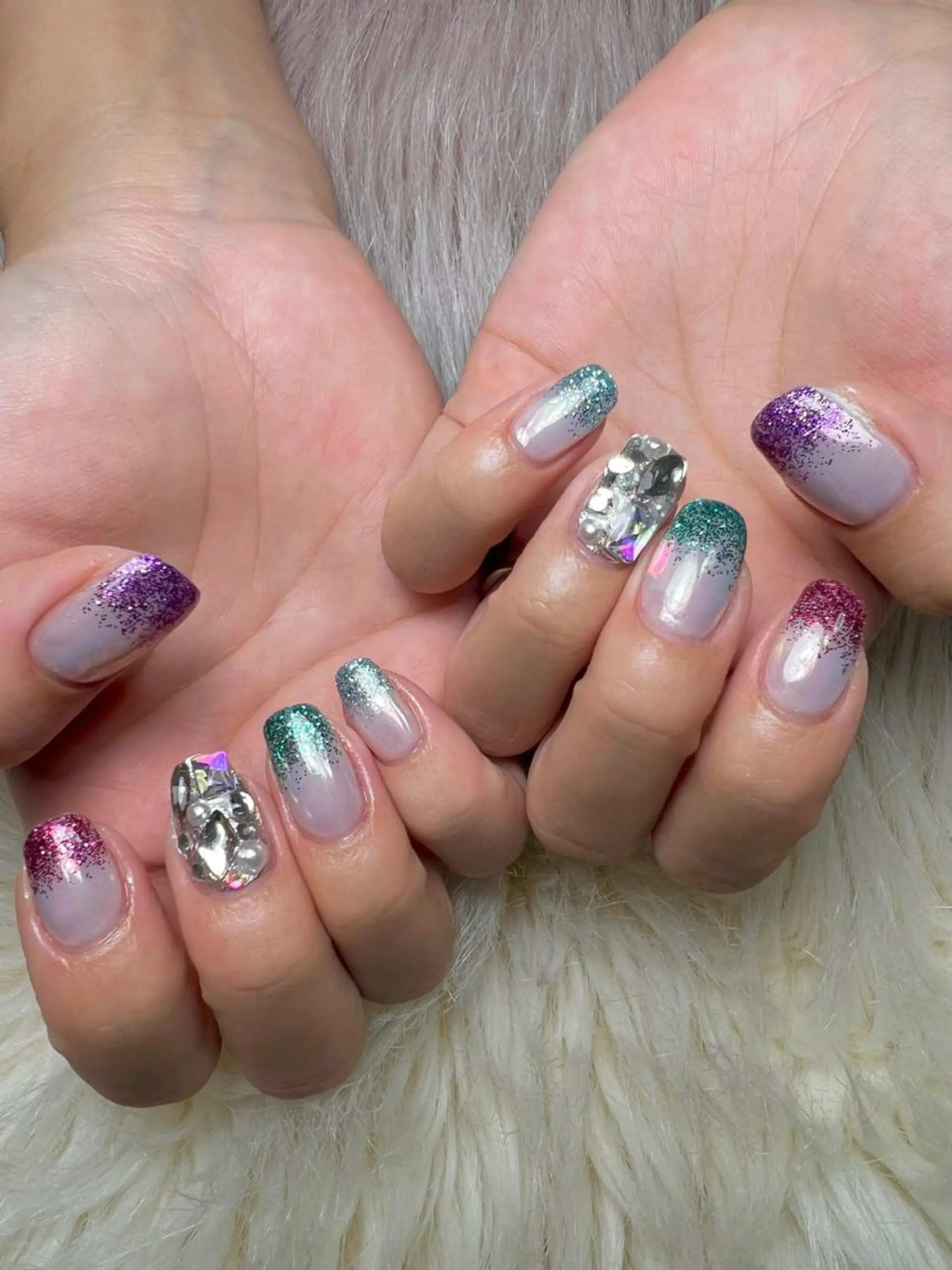 ネイル ジェルネイル キラキラネイル ラメ(グリッター) ラメグラデーション 持ち込み flowers nailのネイルデザイン