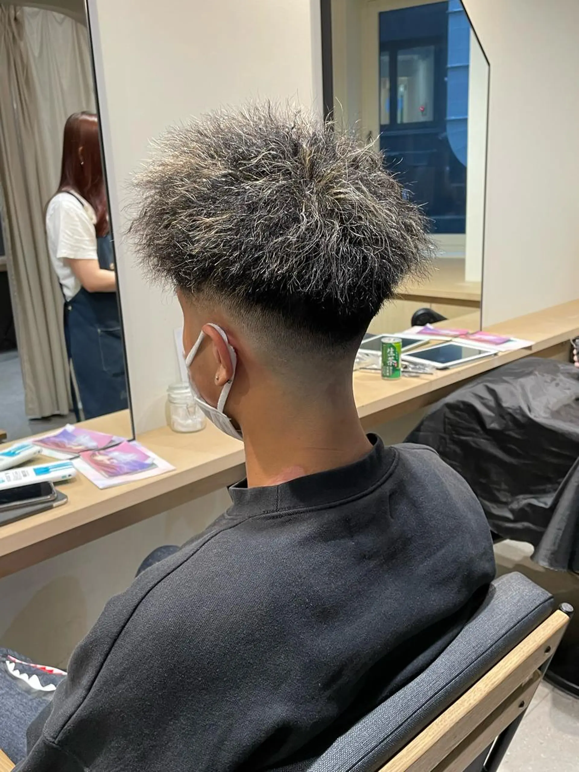 カラー メンズ フェードカット メンズハイライト スキンフェード ハイライトカラー Le'a所属・渋谷/フェード/ 國分 翔のヘアスタイル