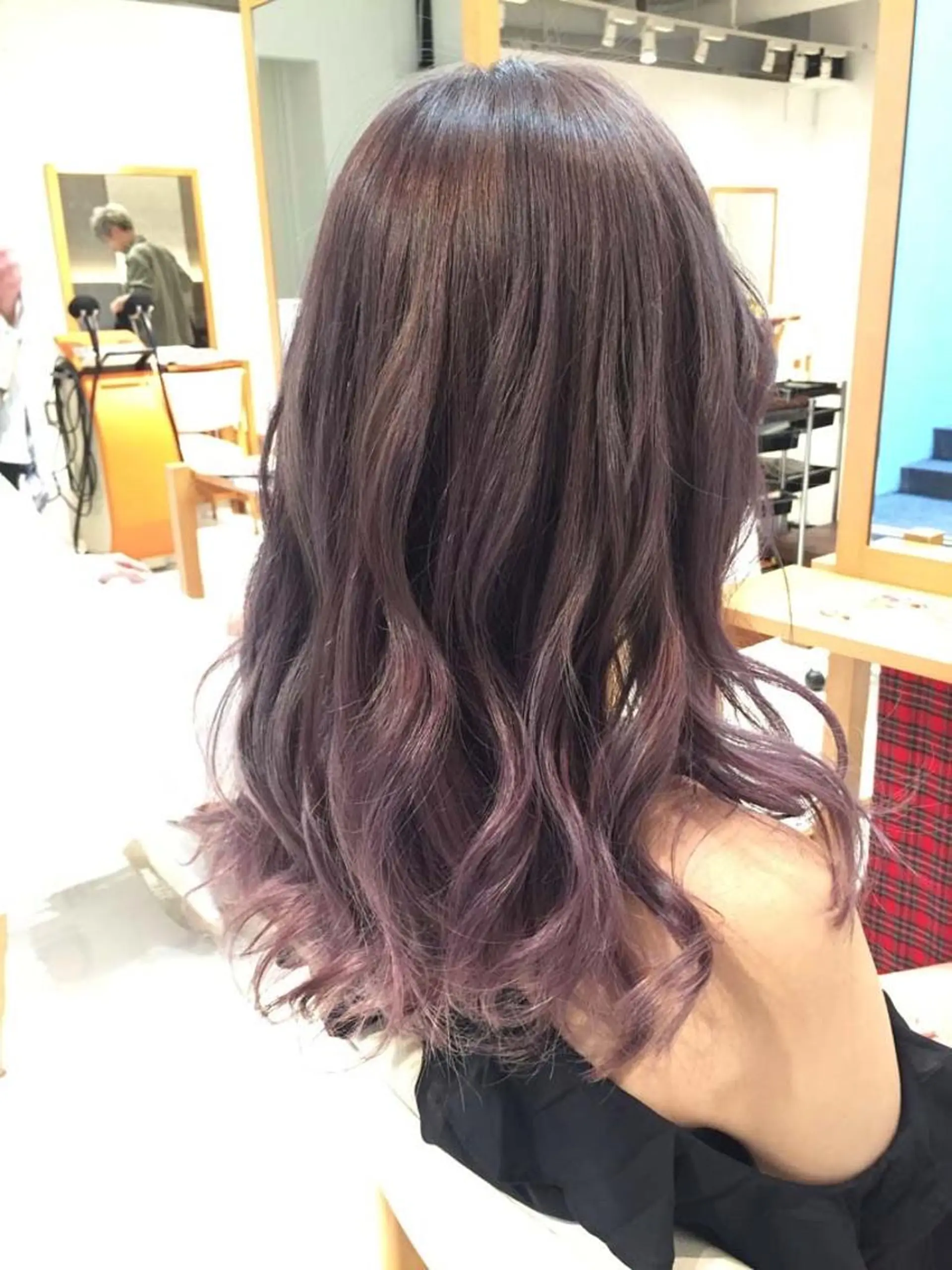 セミロング カラー ブリーチ グラデーションカラー ラベンダーカラー ピンクカラー ピンクラベンダー ヘアカラー トリートメント Days 透明感カラーのヘアスタイル