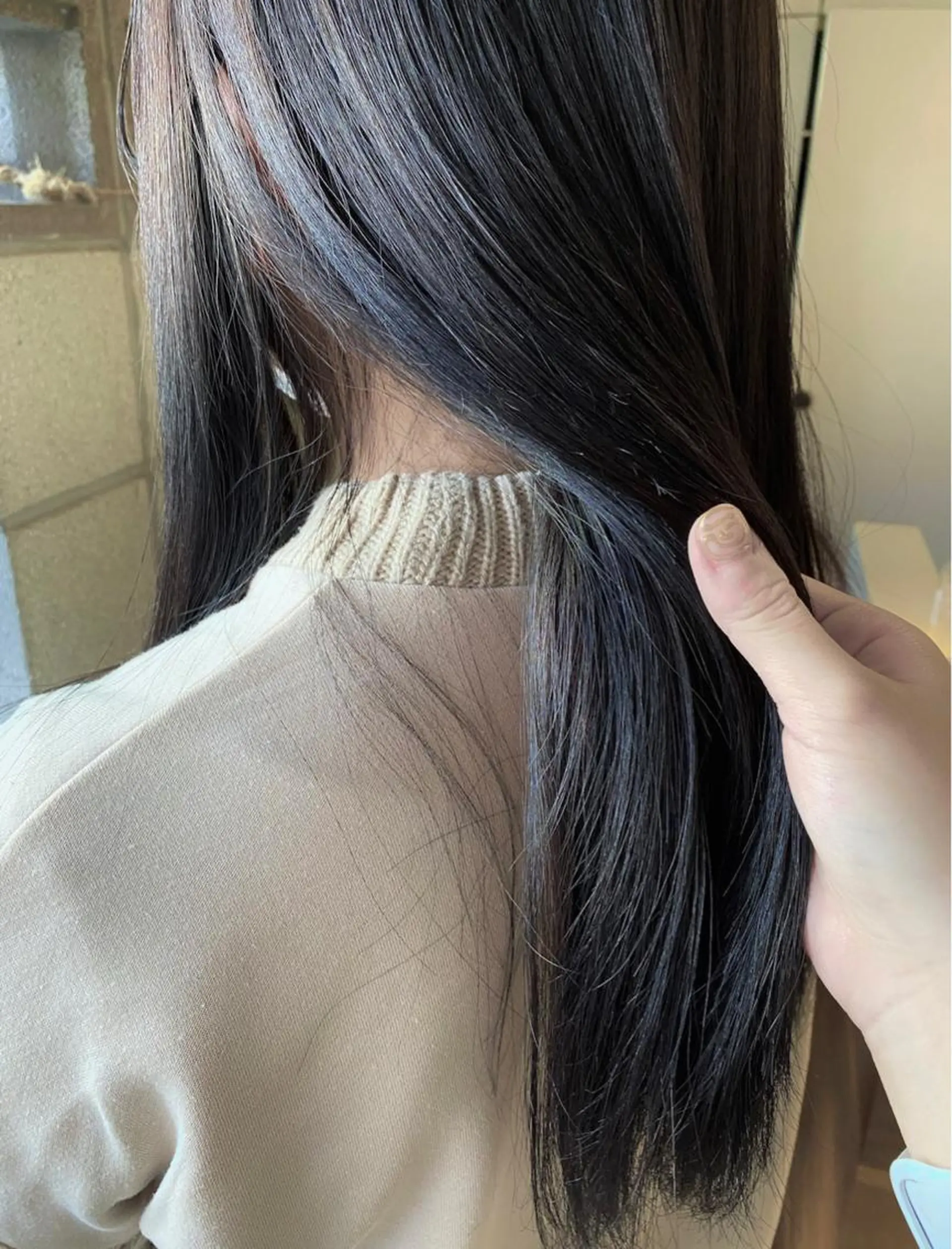 ロング カラー 塩澤 榛奈のヘアスタイル