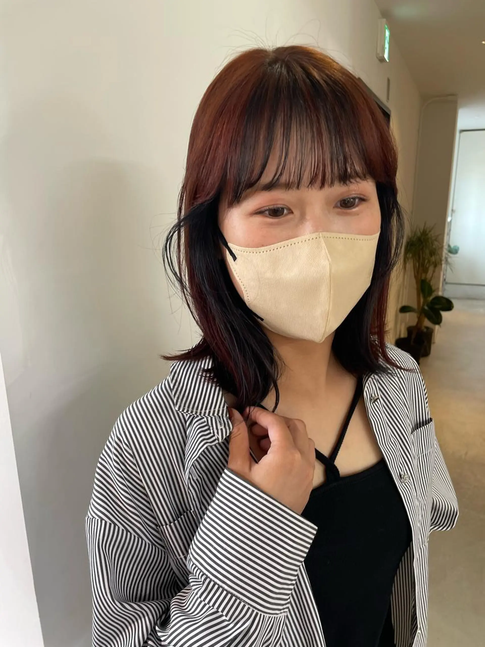 ミディアム カラー ミストバング ブリーチ ブラウンカラー デザインカラー ダブルカラー ヘアカラー トリートメント MIU/ルーツカラー ボブ/顔周りレイヤーのヘアスタイル
