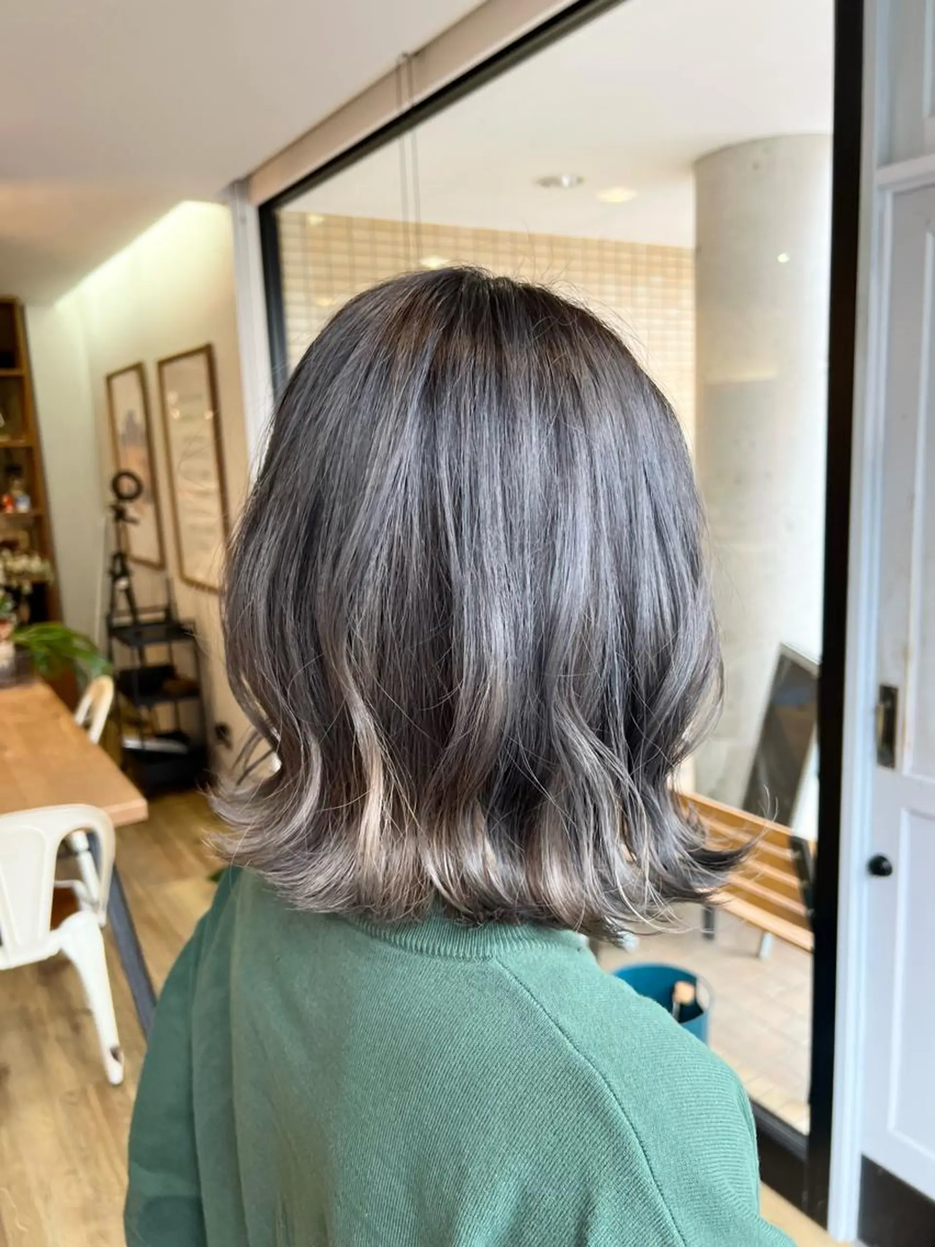 ショート カラー アッシュ ブリーチ カット ヘアカラー 堀 望美のヘアスタイル