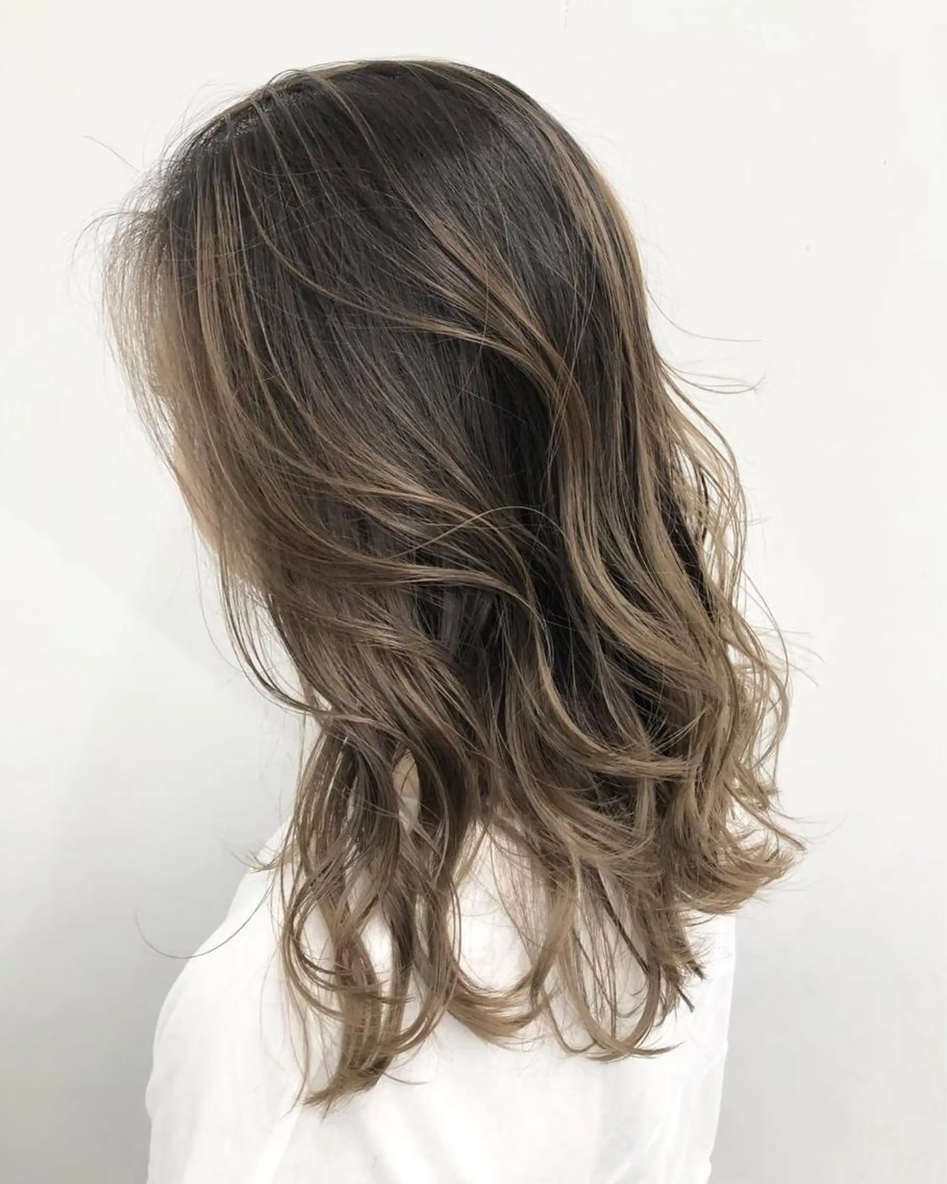 セミロング カラー バレイヤージュ レイヤーカット 🦄インナーカラー 🦄貫井彩花のヘアスタイル