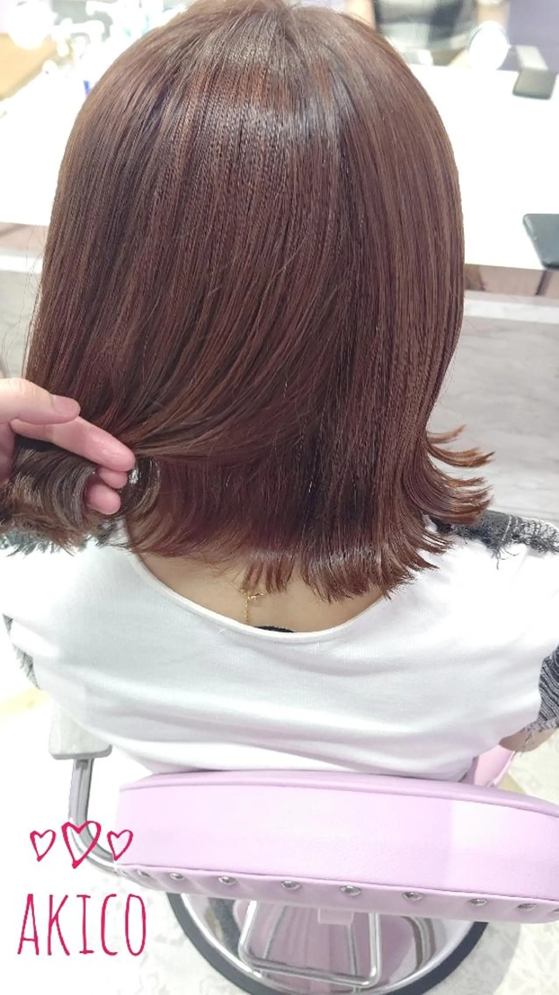 ミディアム カラー 切りっぱなしボブ ブリーチ インナーカラー ブリーチなしカラー レッドカラー LUXBE GALLERY なんば駅前店所属・ラックスビーギャラリ ー AKICOのヘアスタイル