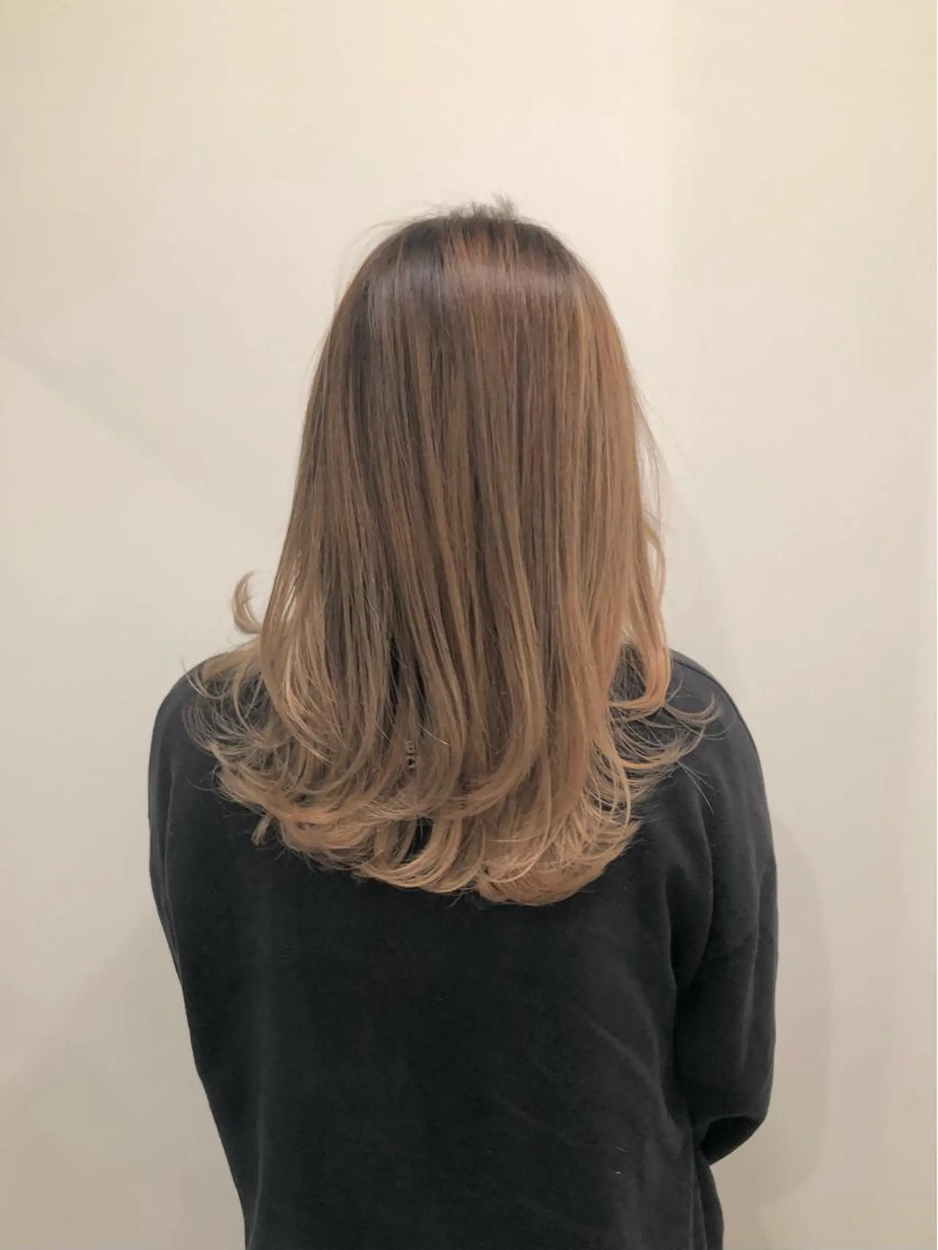 ミディアム カラー バレイヤージュ ベージュカラー レイヤーカット カット ヘアカラー トリートメント 透け感カラー🫧 加納トモヒロのヘアスタイル