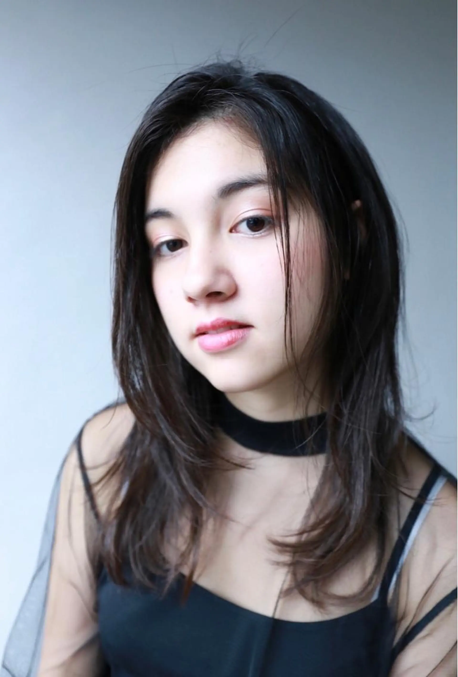 ミディアム レイヤーカット 大川 愛未のヘアスタイル