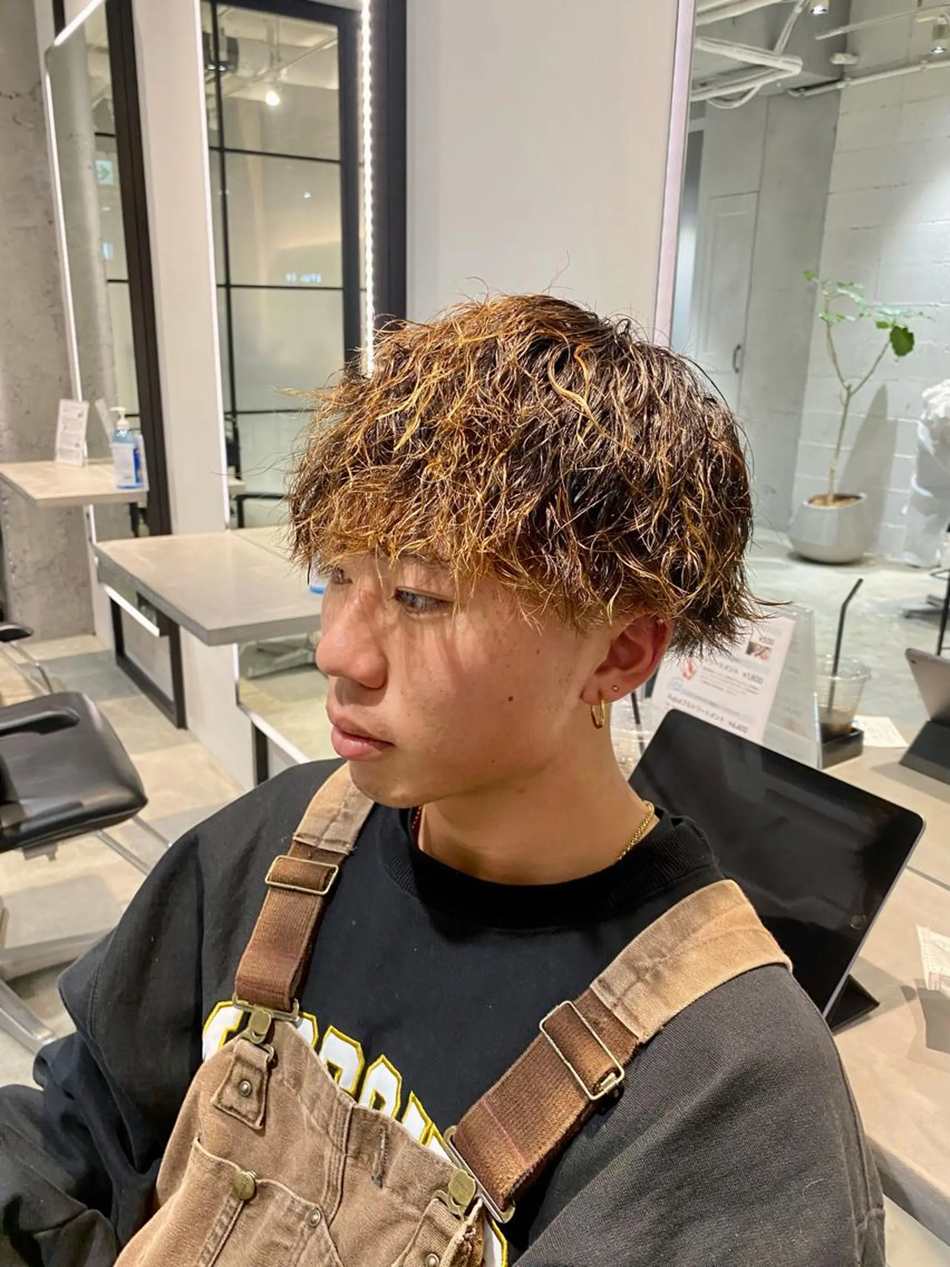 ショート カラー パーマ メンズ メンズハイライト メンズパーマ メンズツイストパーマ ハイライトカラー ハイライト カット ヘアカラー トリートメント 髪質改善/縮毛矯正 レイヤー/松川匠のヘアスタイル