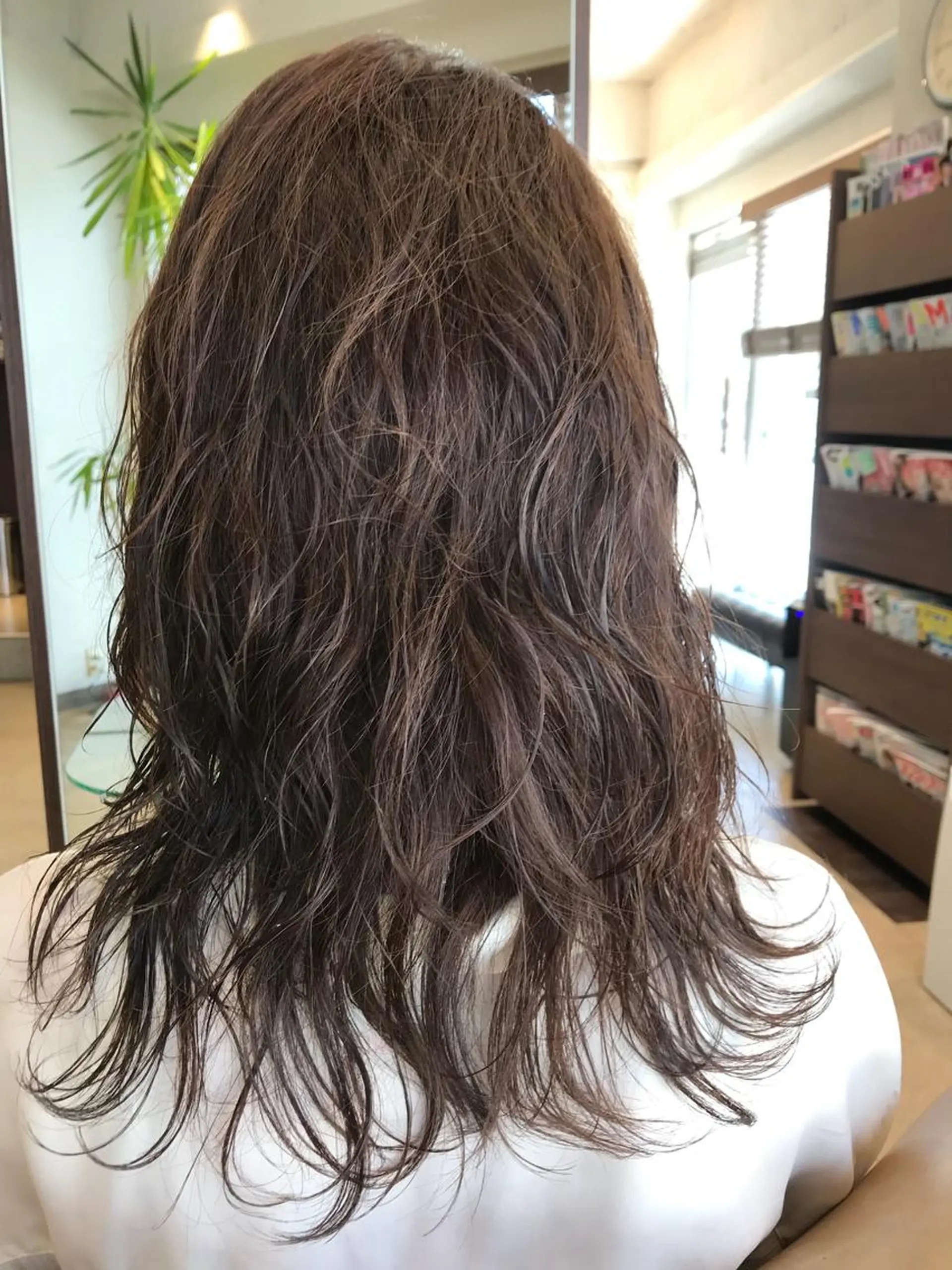 セミロング セミロングパーマ newi saLyu 片岡ふきのヘアスタイル