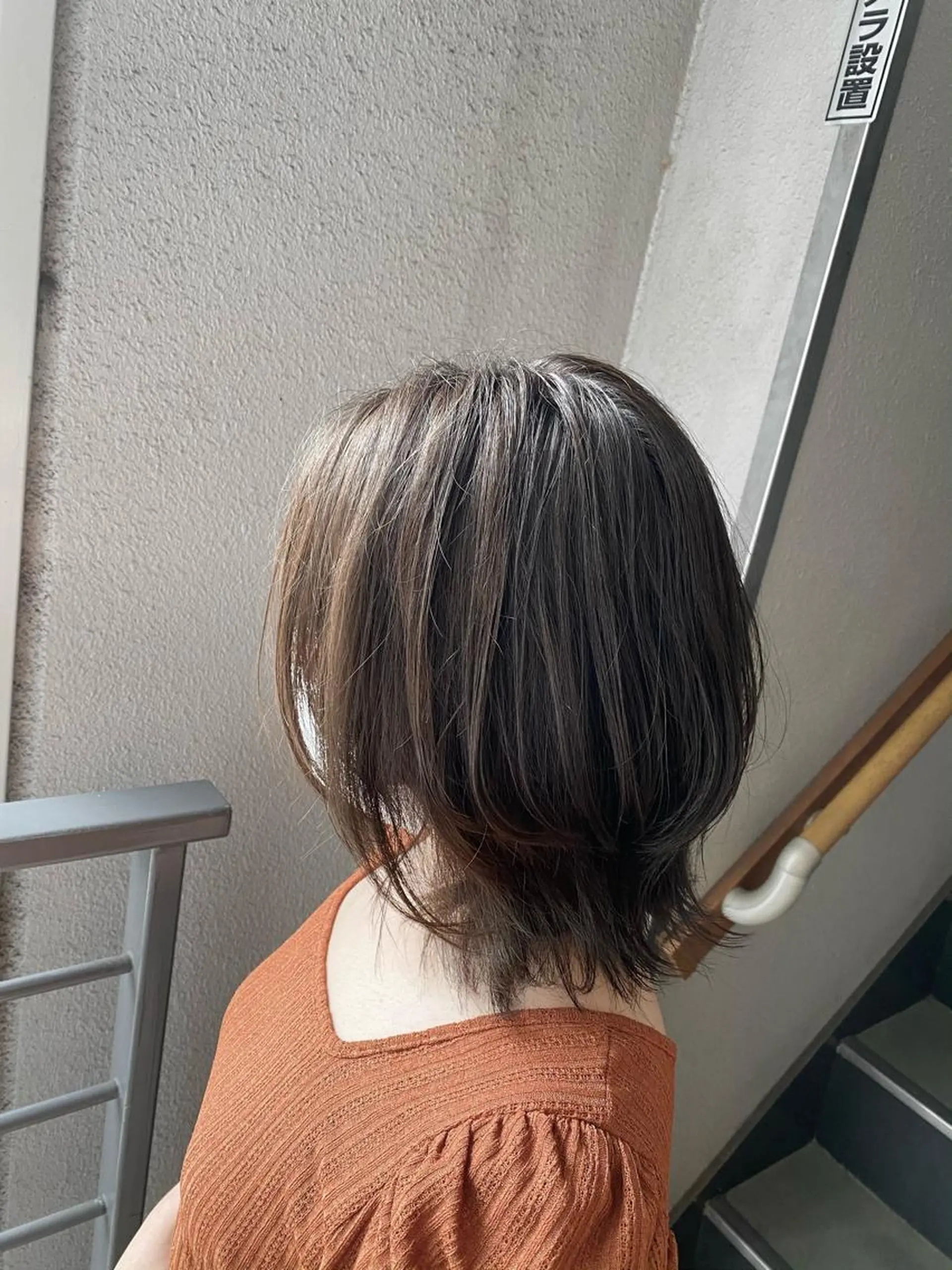 ミディアム カラー アディクシーカラー アッシュ ベージュカラー くびれヘア レイヤーカット Kazu .Kのヘアスタイル