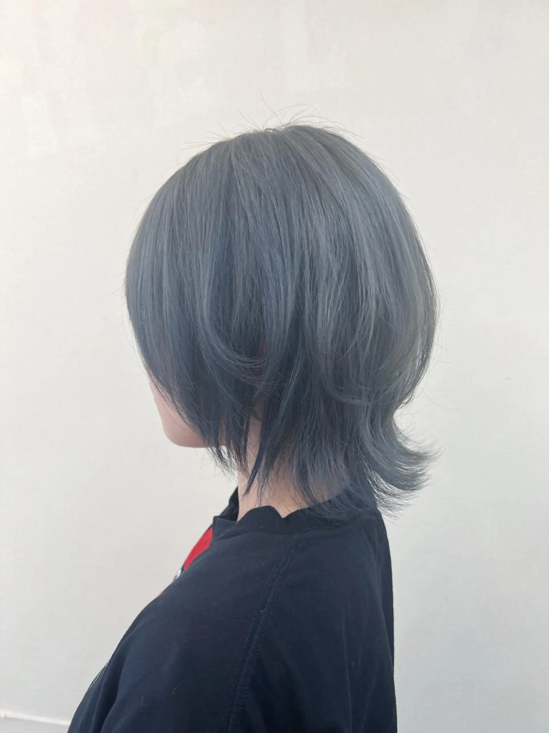 ミディアム 外ハネヘア ウルフカット 崎山 瑠依のヘアスタイル
