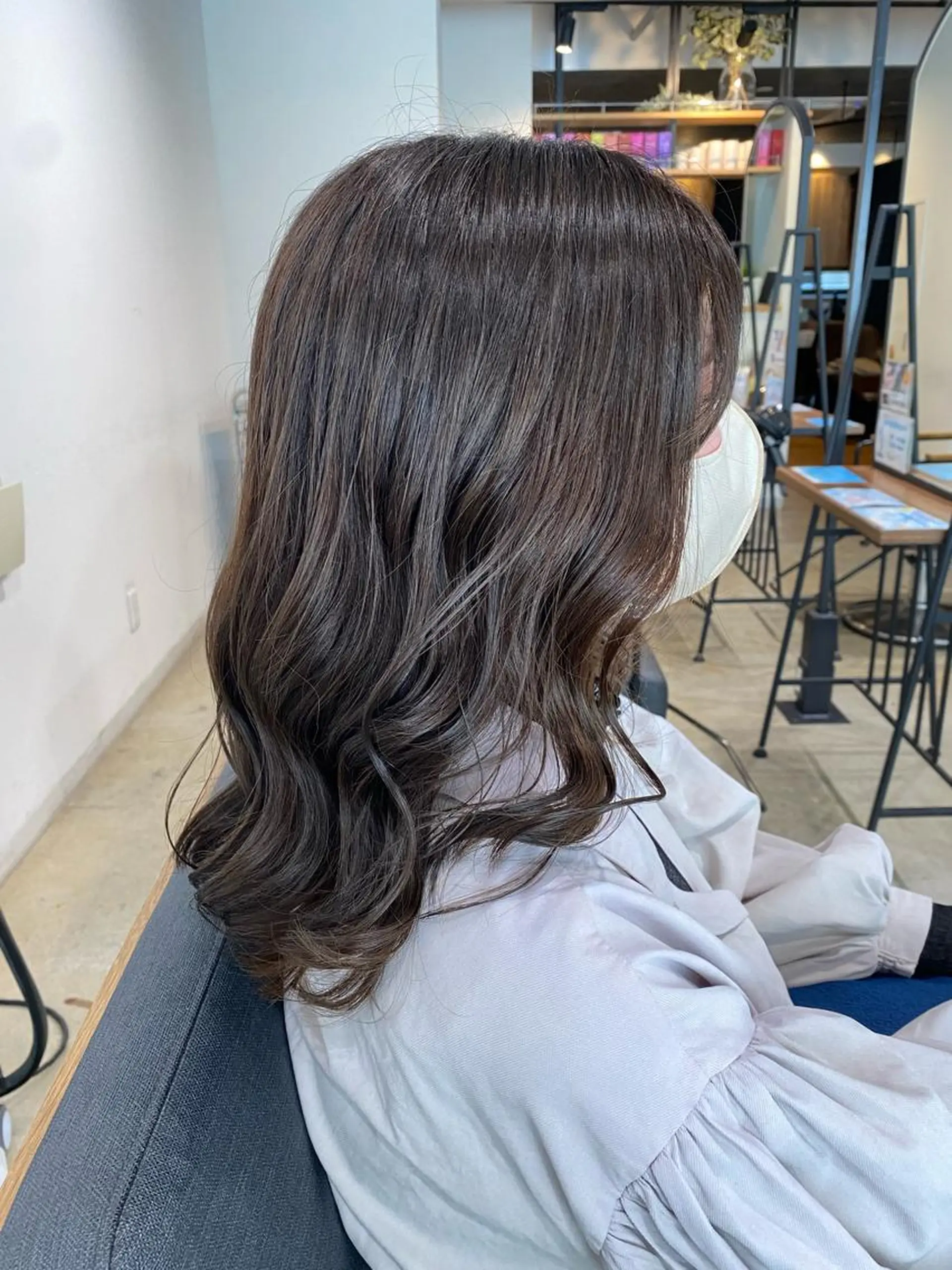 セミロング カラー グレージュ 渡邉 涼香のヘアスタイル