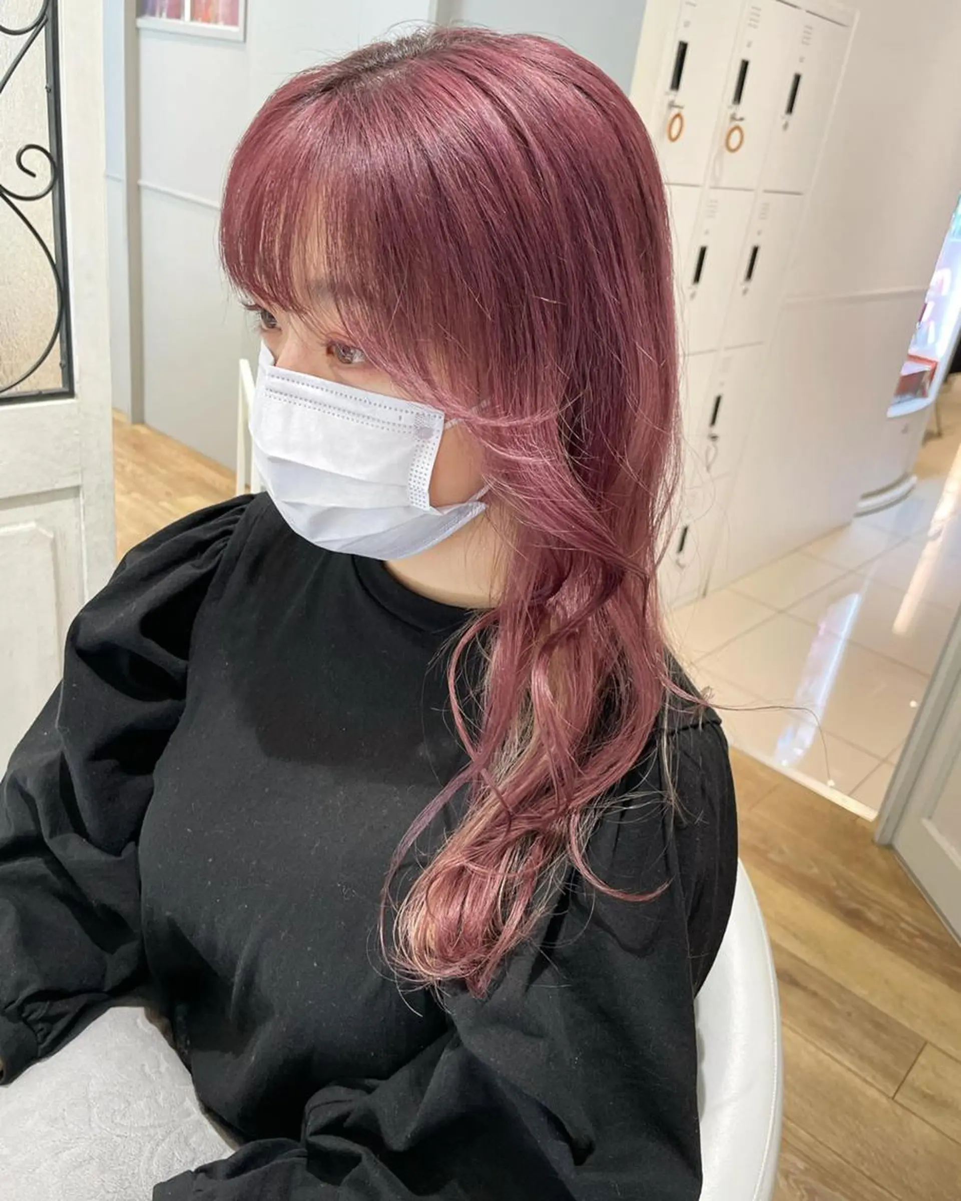 ミディアム カラー パーマ ヘアアレンジ メンズ キッズ ネイル マツエク・マツパ 子どものヘアアレンジ ピンクカラー カラーマツエク ピンク 春ネイル 🫧垢抜けヘア🫧 SHIORIのヘアスタイル