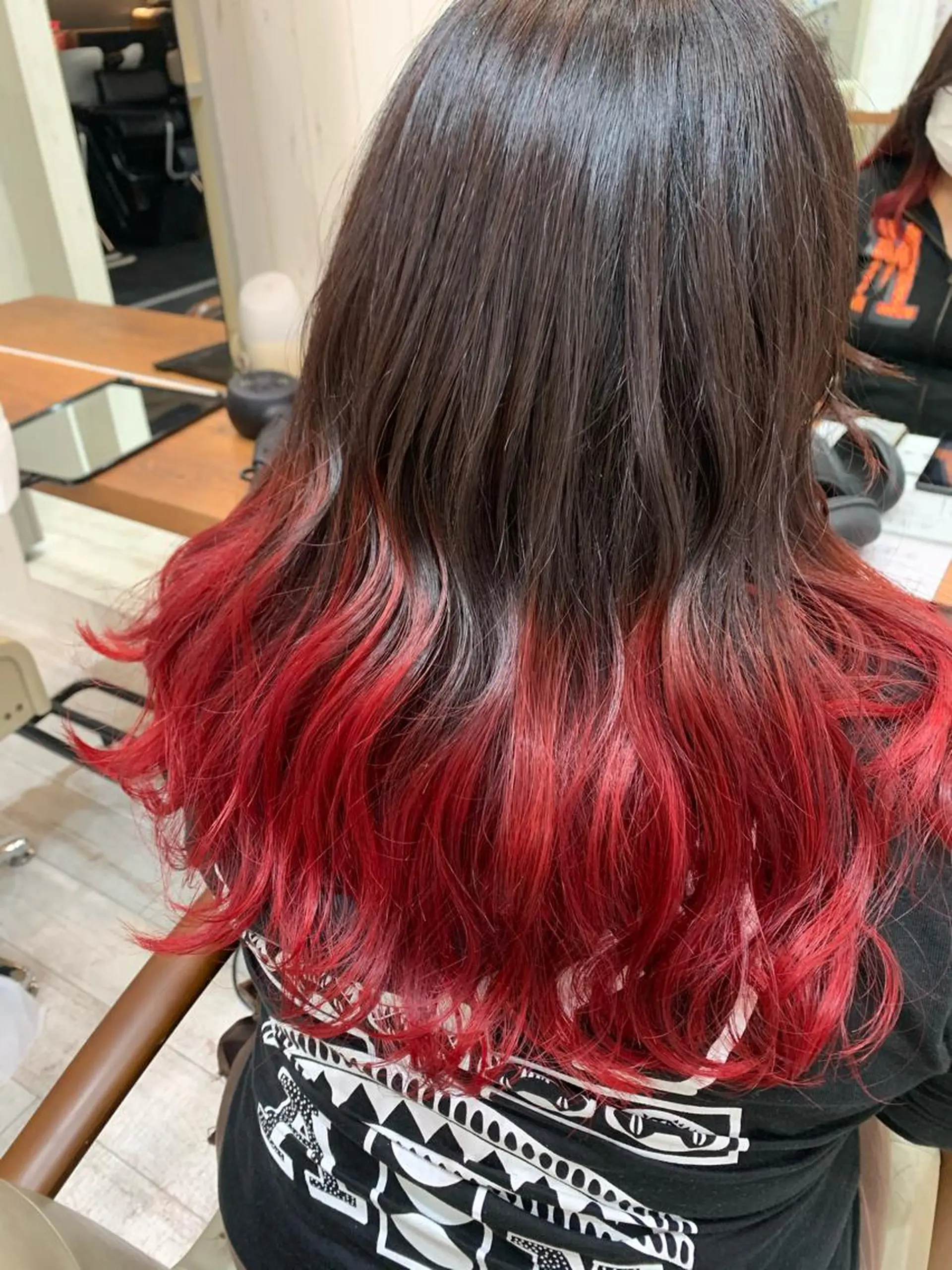 ロング カラー グラデーションカラー レッドカラー brace 立花のヘアスタイル