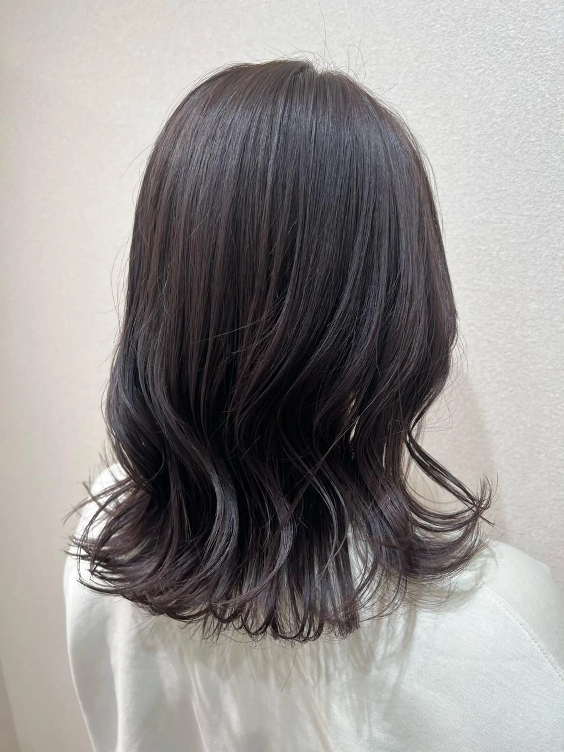 ミディアム カット ヘアカラー トリートメント ヘッドスパ mina .のヘアスタイル