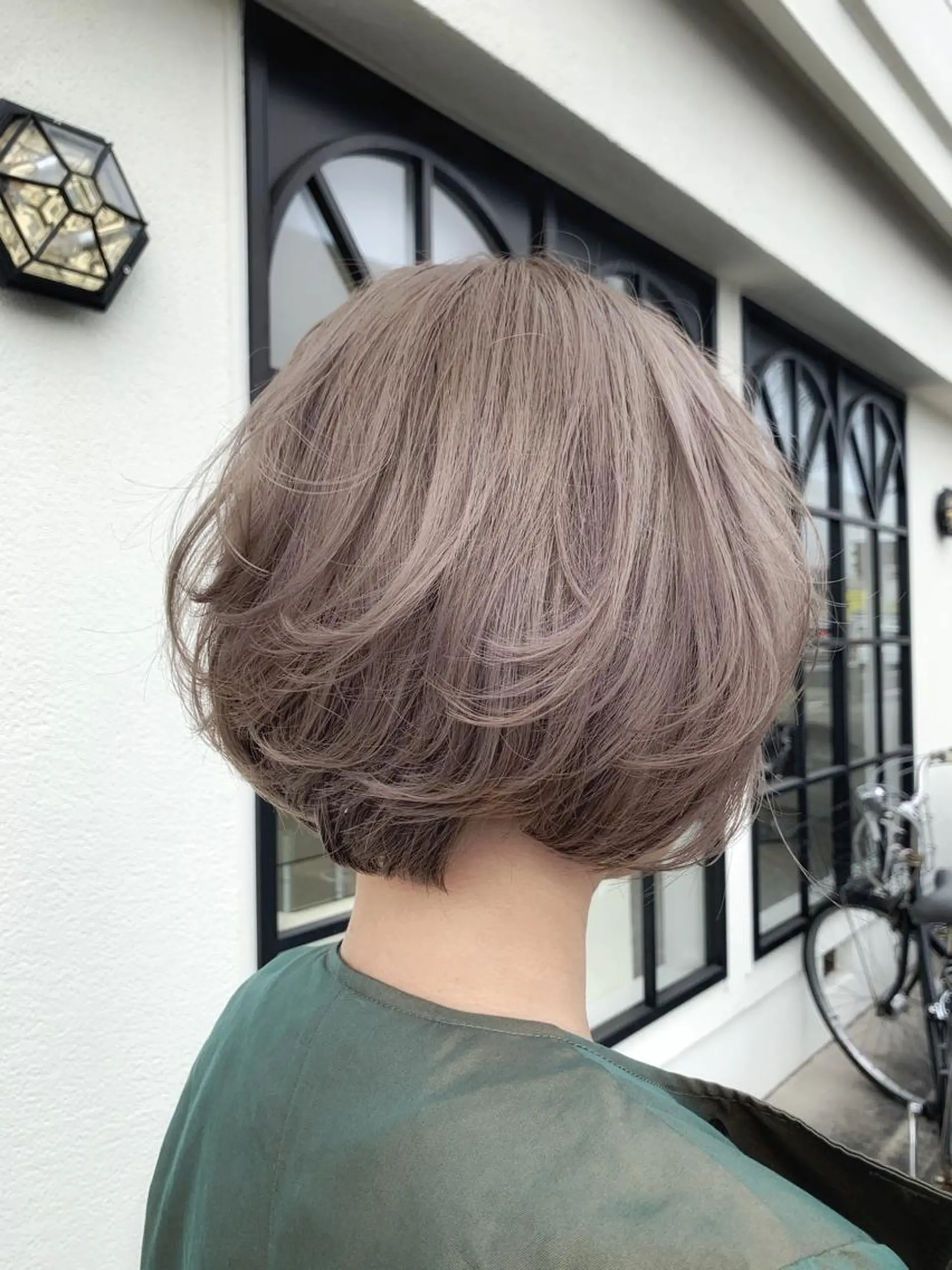 ショート カラー ベージュカラー ブリーチ ヘアカラー トリートメント SALOWIN名古屋本山店所属・🍀ナガヤマ ヒデアキ🍀のヘアスタイル