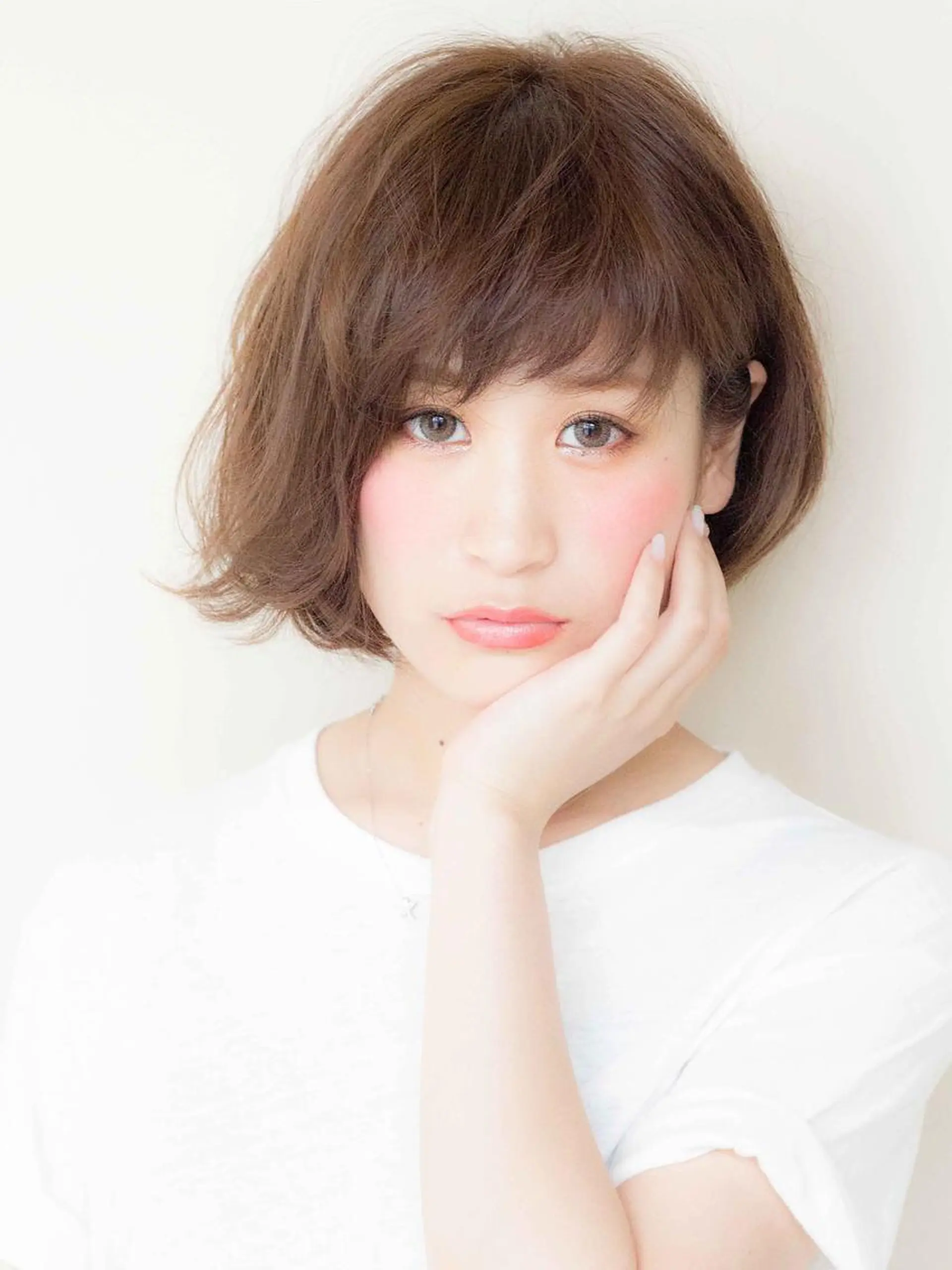 ミディアム アッシュ 外国人風カラー ハイライト カット ヘアカラー トリートメント Toiro 中目黒のヘアスタイル