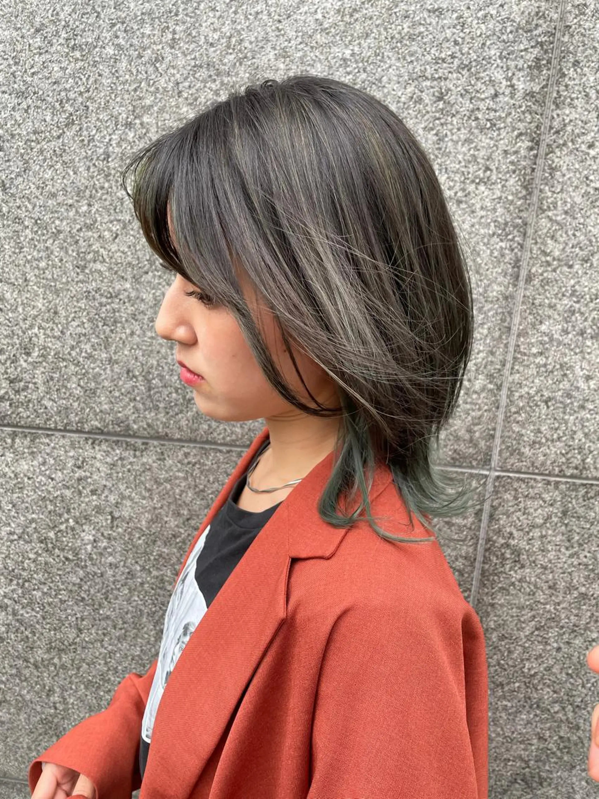 ミディアム カラー バレイヤージュ レイヤーカット ウルフカット カット ヘアカラー トリートメント ショート/レイヤー/ ボブ/縮毛矯正のヘアスタイル