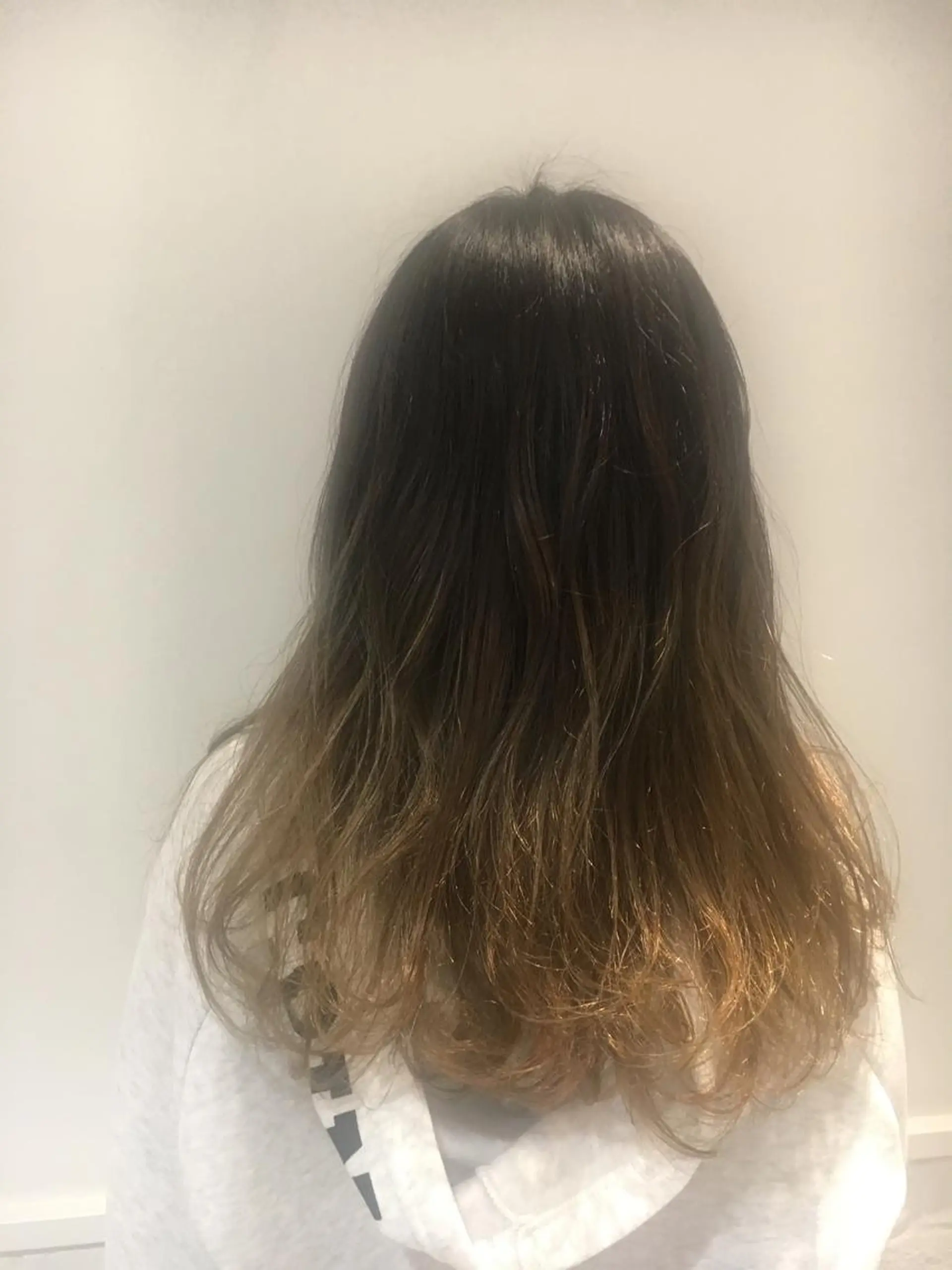 カラー グラデーションカラー 江原 彩華のヘアスタイル