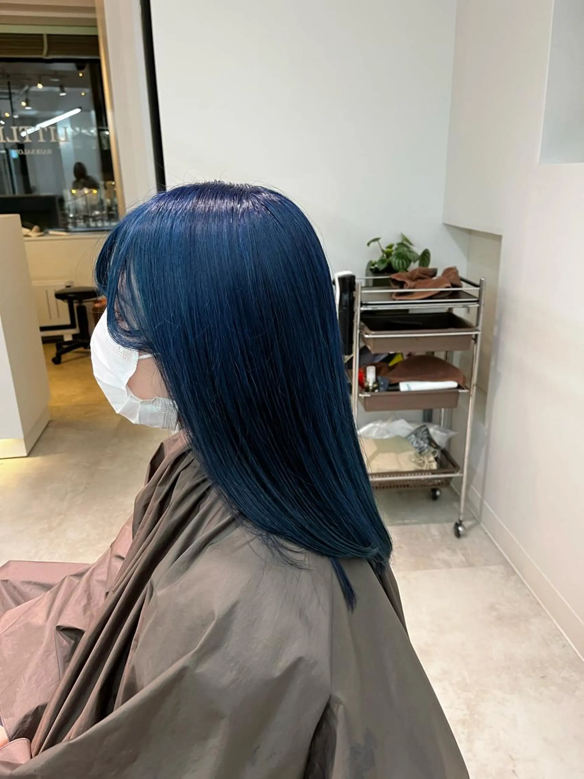 ロング カラー ブルーカラー ケアカラー ﾚｲﾔｰ/ﾊｲﾄｰﾝ ೀユイ🌙のヘアスタイル