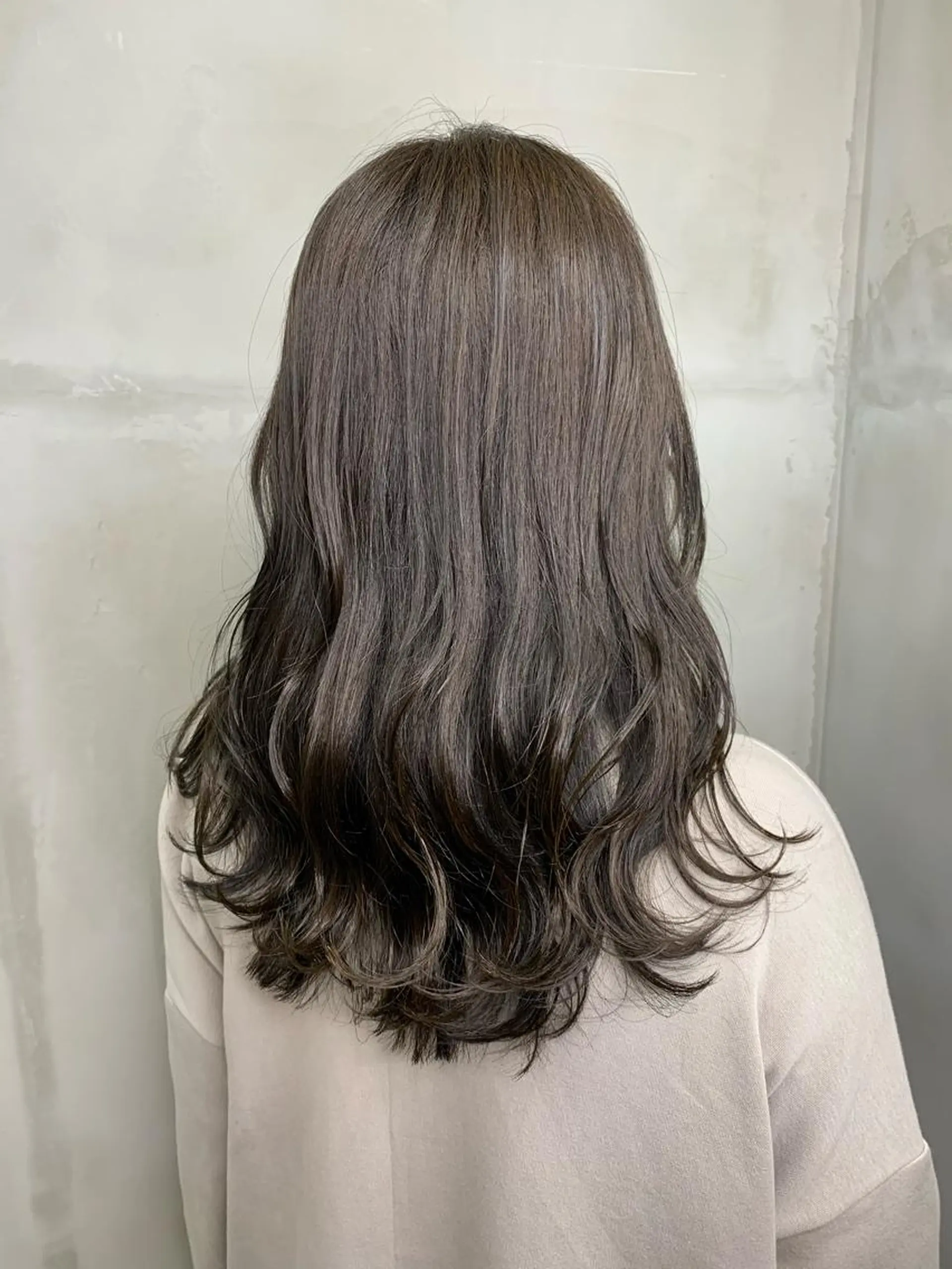 ロング カラー アッシュ バレイヤージュ ベージュカラー ブロンド ブルーカラー カット ヘアカラー トリートメント Nishida Ryomaのヘアスタイル