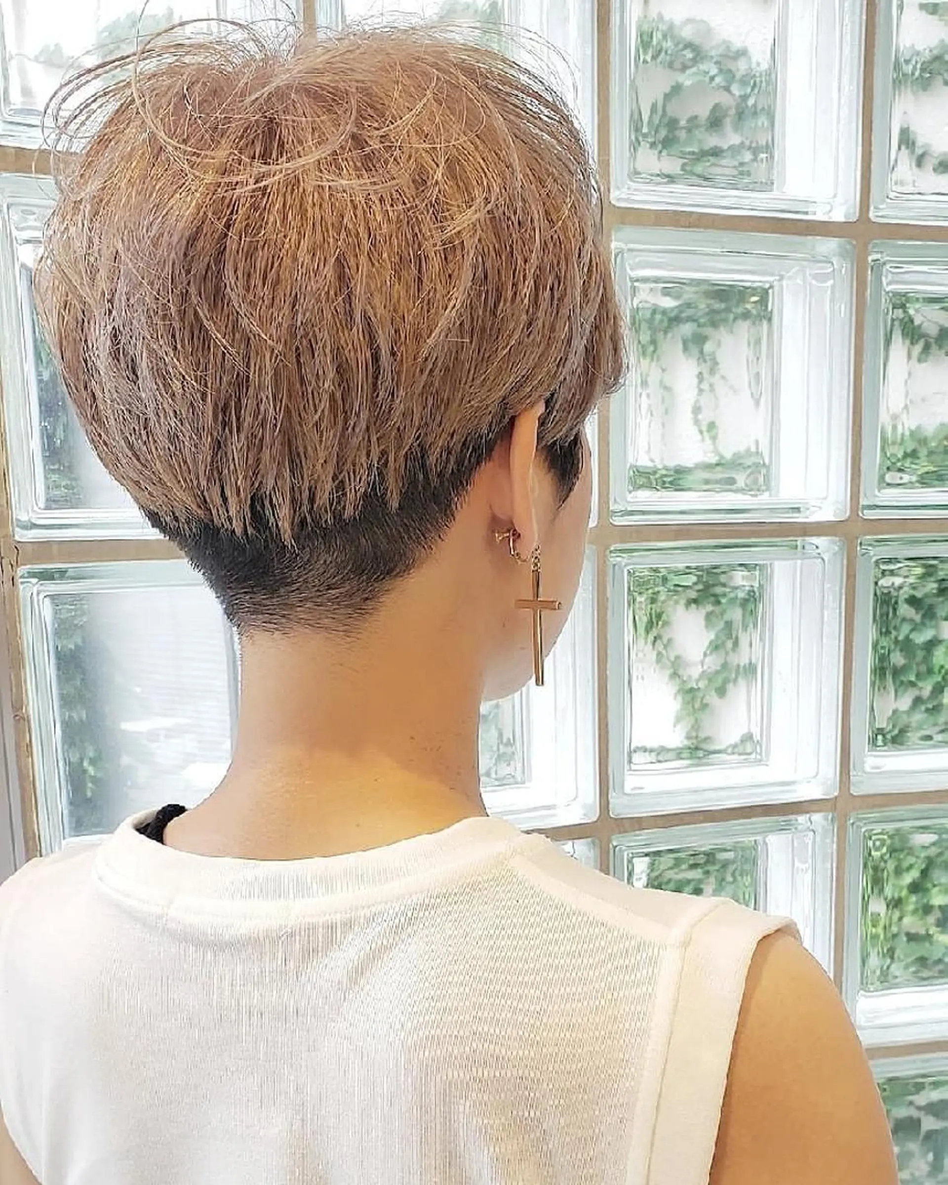 ショート カラー カット ヘアカラー arrow🖤 もえみのヘアスタイル