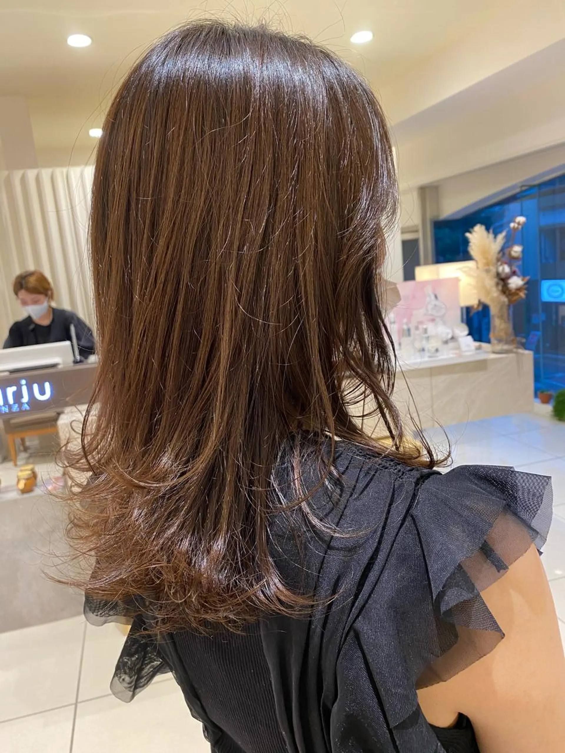 セミロング カラー プレイングカラー🤍 細めハイライトのヘアスタイル
