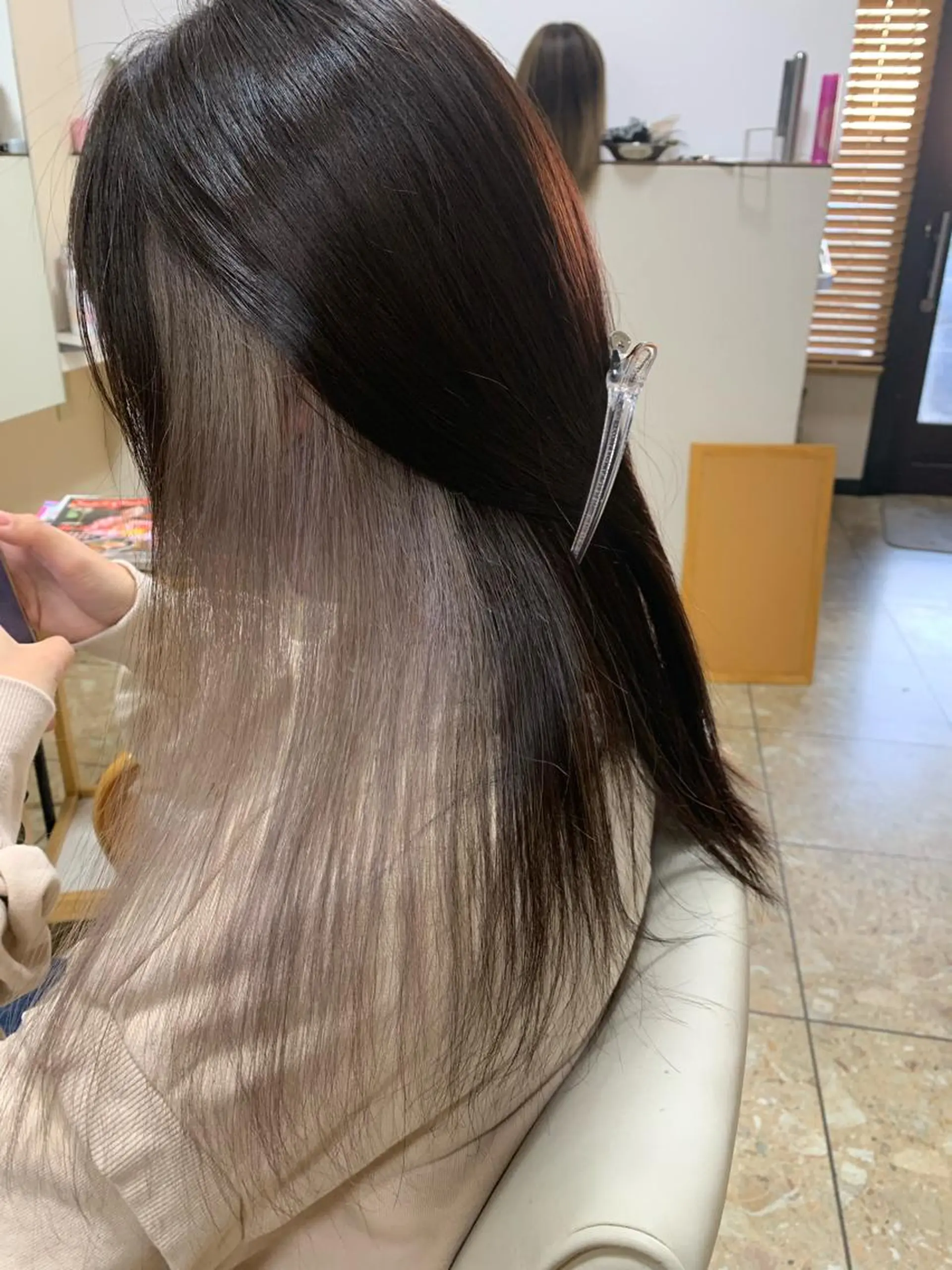 ロング カラー イヤリングカラー ヘアーサロンaxia所属・上田 英樹のヘアスタイル