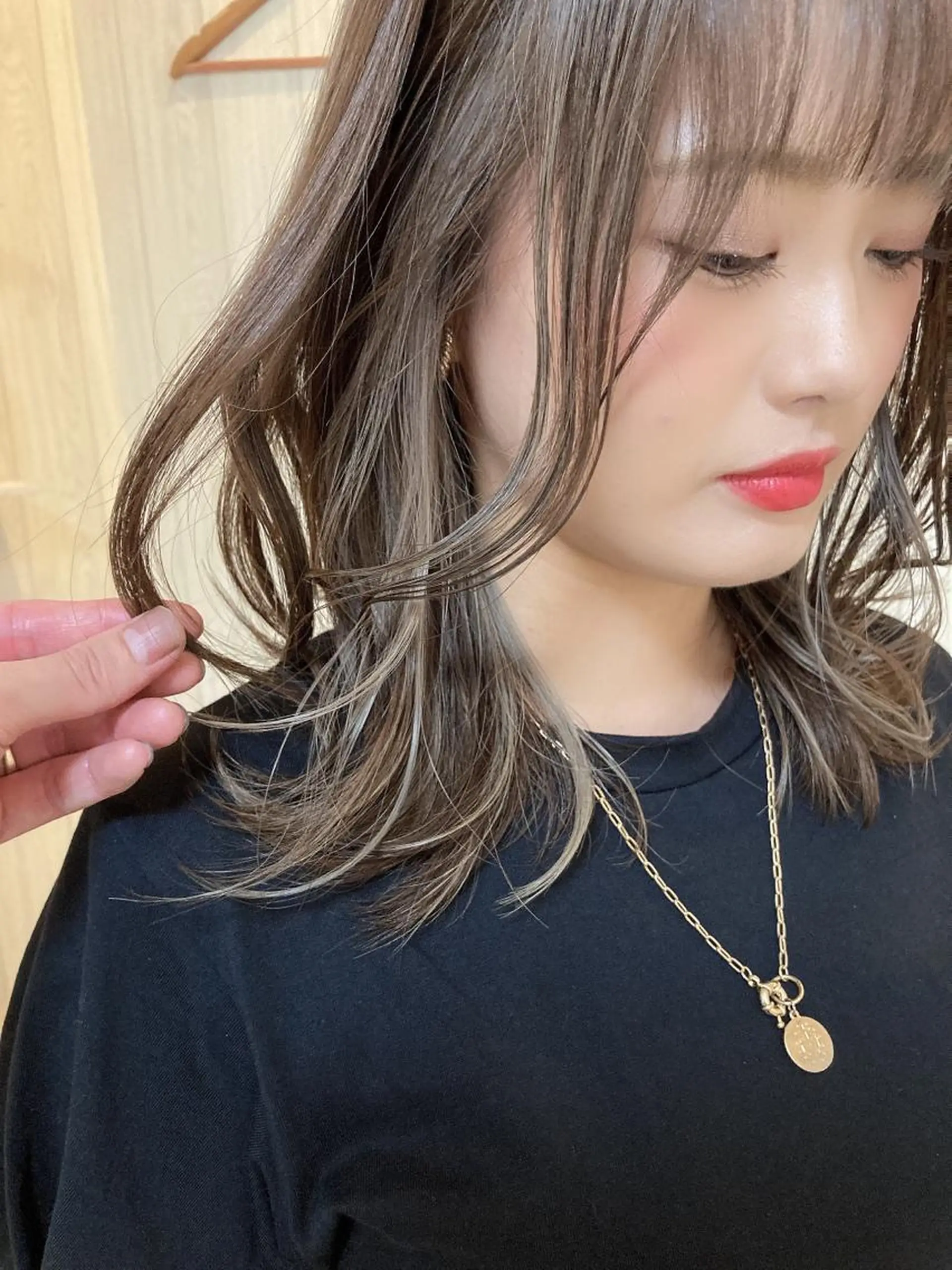 セミロング カラー MERCI所属・マツモト コウダイのヘアスタイル