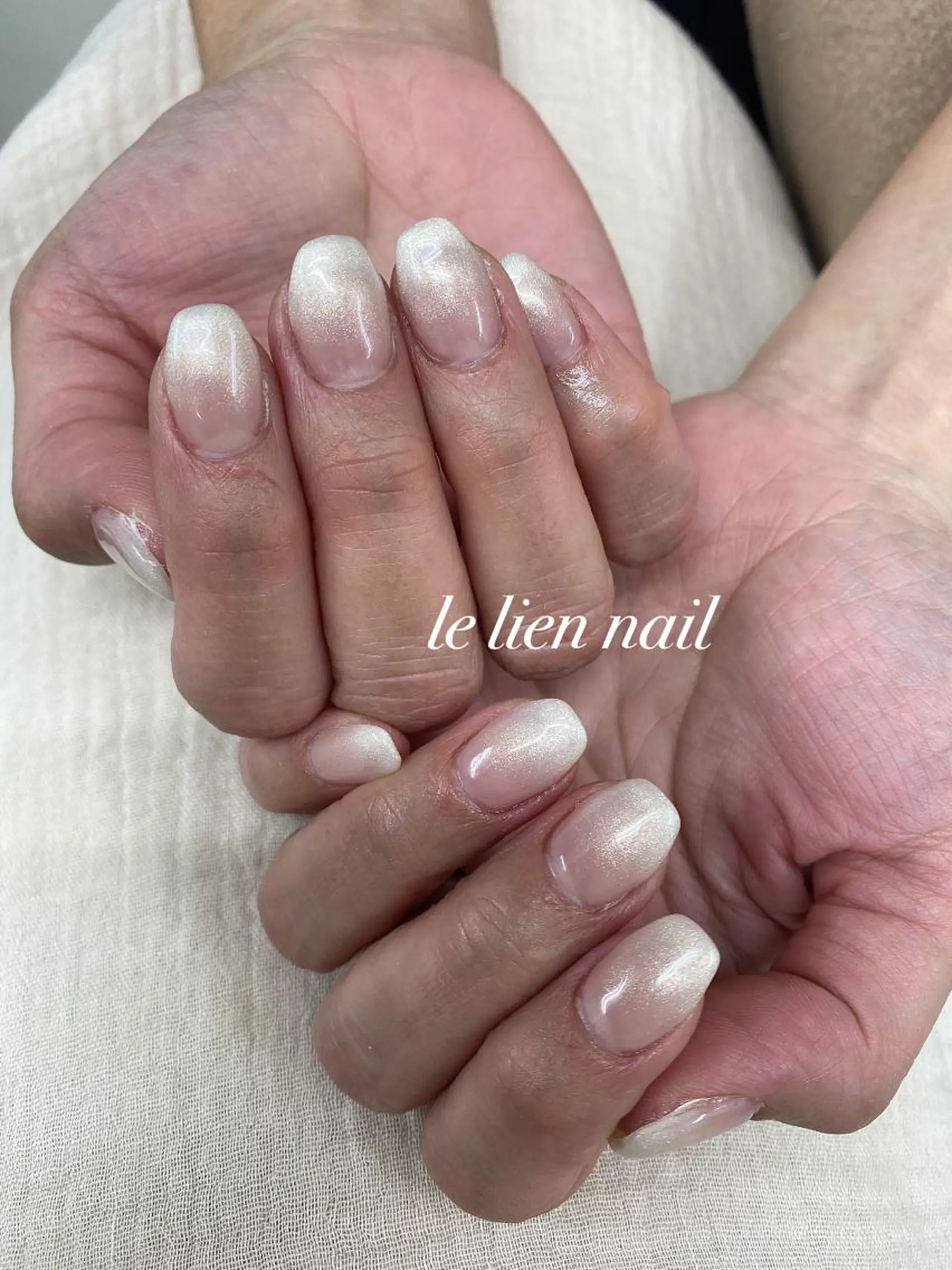 ネイル グラデーション オフィスネイル シンプルネイル ホワイト ハンドネイル le lien nailのネイルデザイン