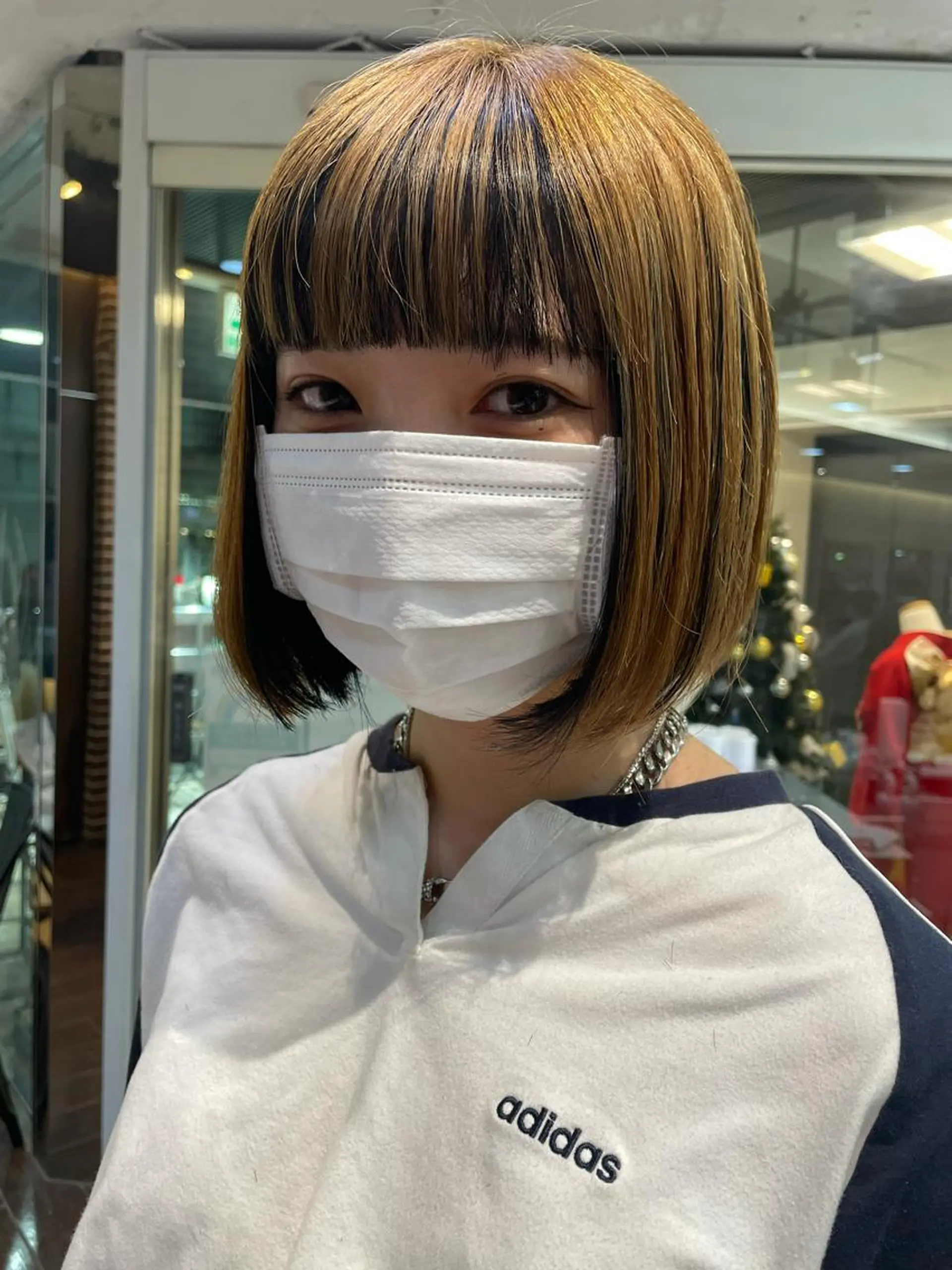 ショート カラー デザインカラー ヘアカラー トリートメント 韓国ヘア🦋 MIYUのヘアスタイル