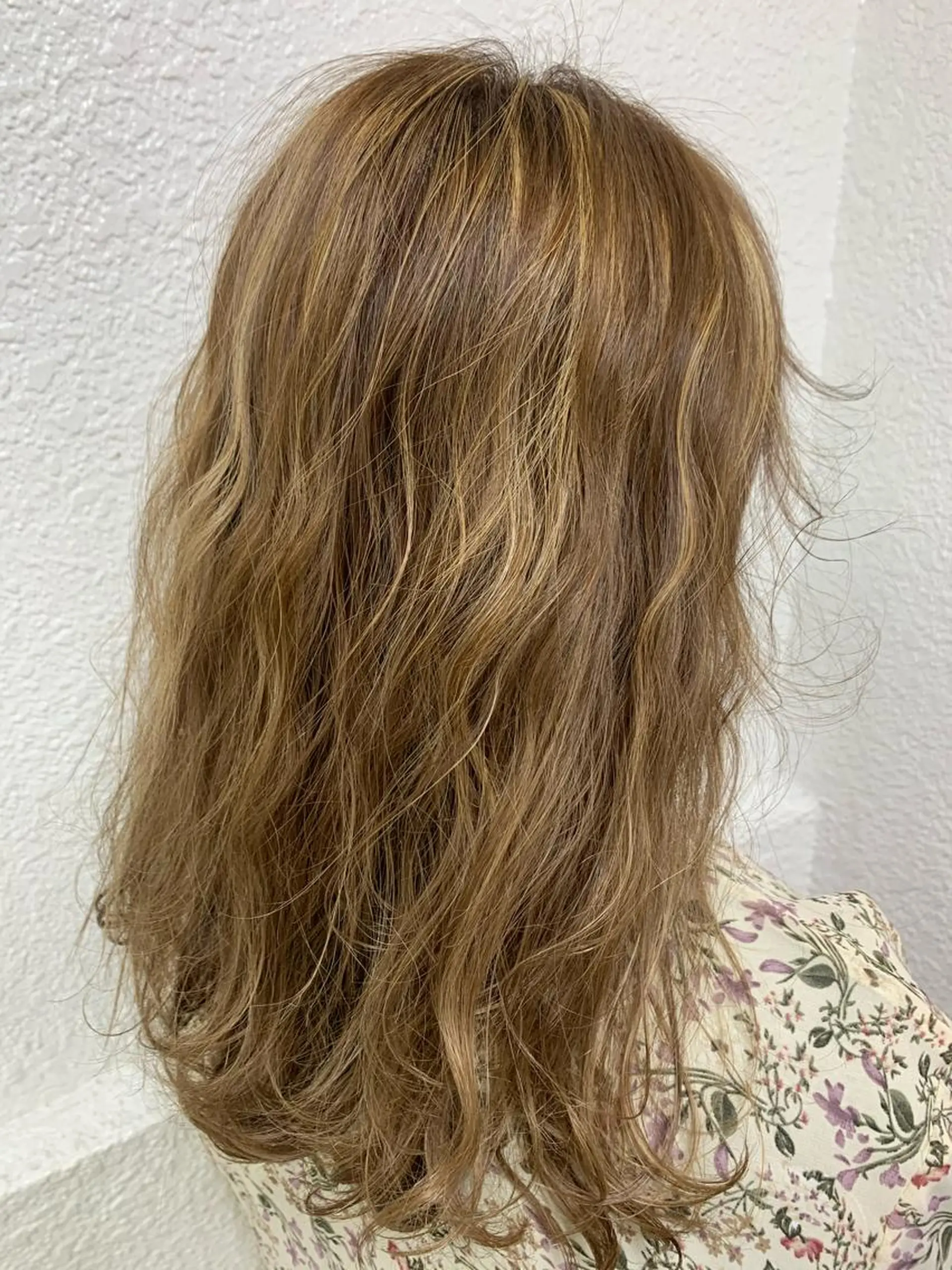 セミロング ハイライト ヘアカラー 🧨ブリーチー×ボブ レイヤー💎じゅえるのヘアスタイル