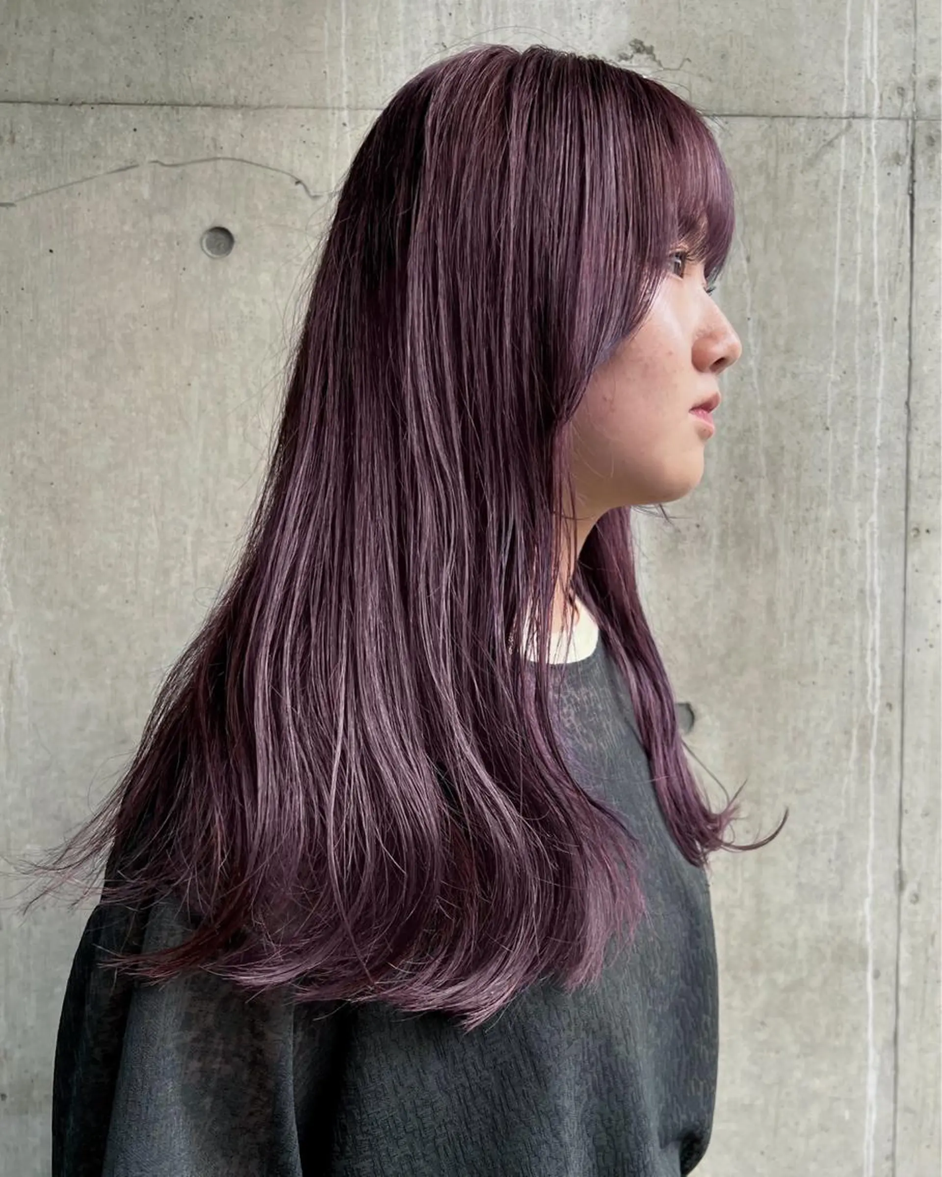 ロング カラー ブリーチ グレージュ インナーカラー ラベンダーカラー ラベンダーグレージュ RAIMA ハイトーン/ベージュのヘアスタイル