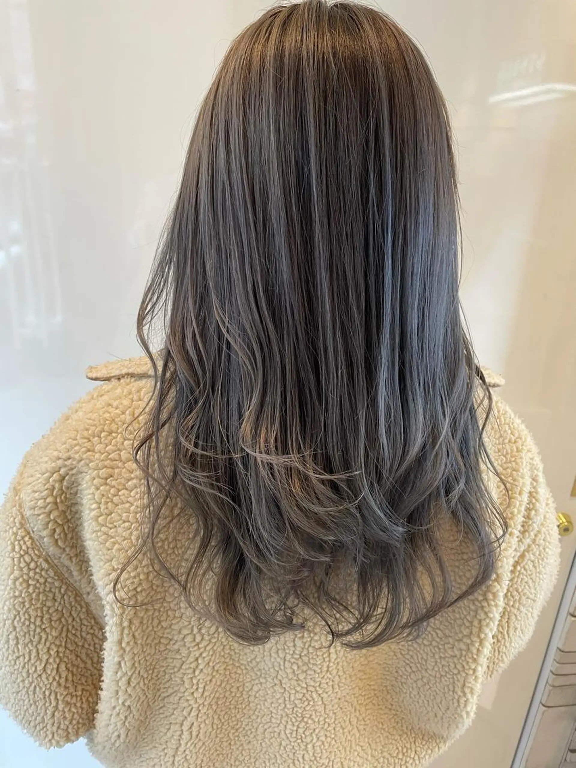 セミロング カラー ヘアカラー 美髪形成！色素改善！ 秋田　和輝のヘアスタイル
