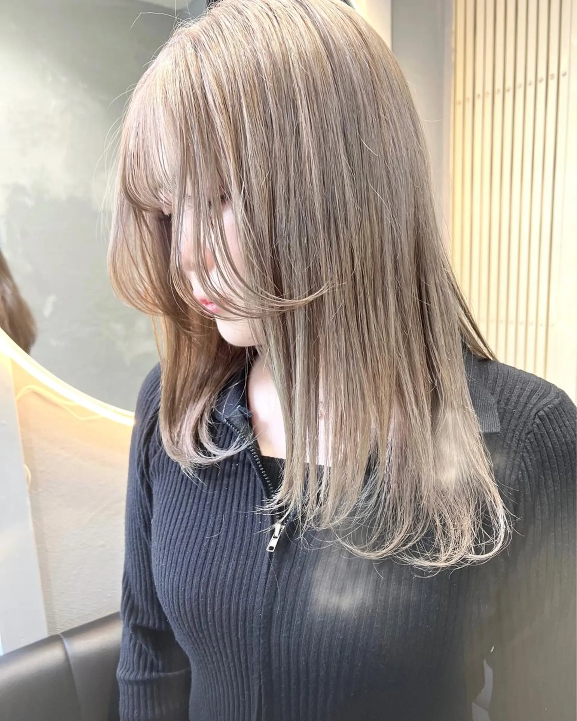ミディアム カラー GiseL アンリのヘアスタイル