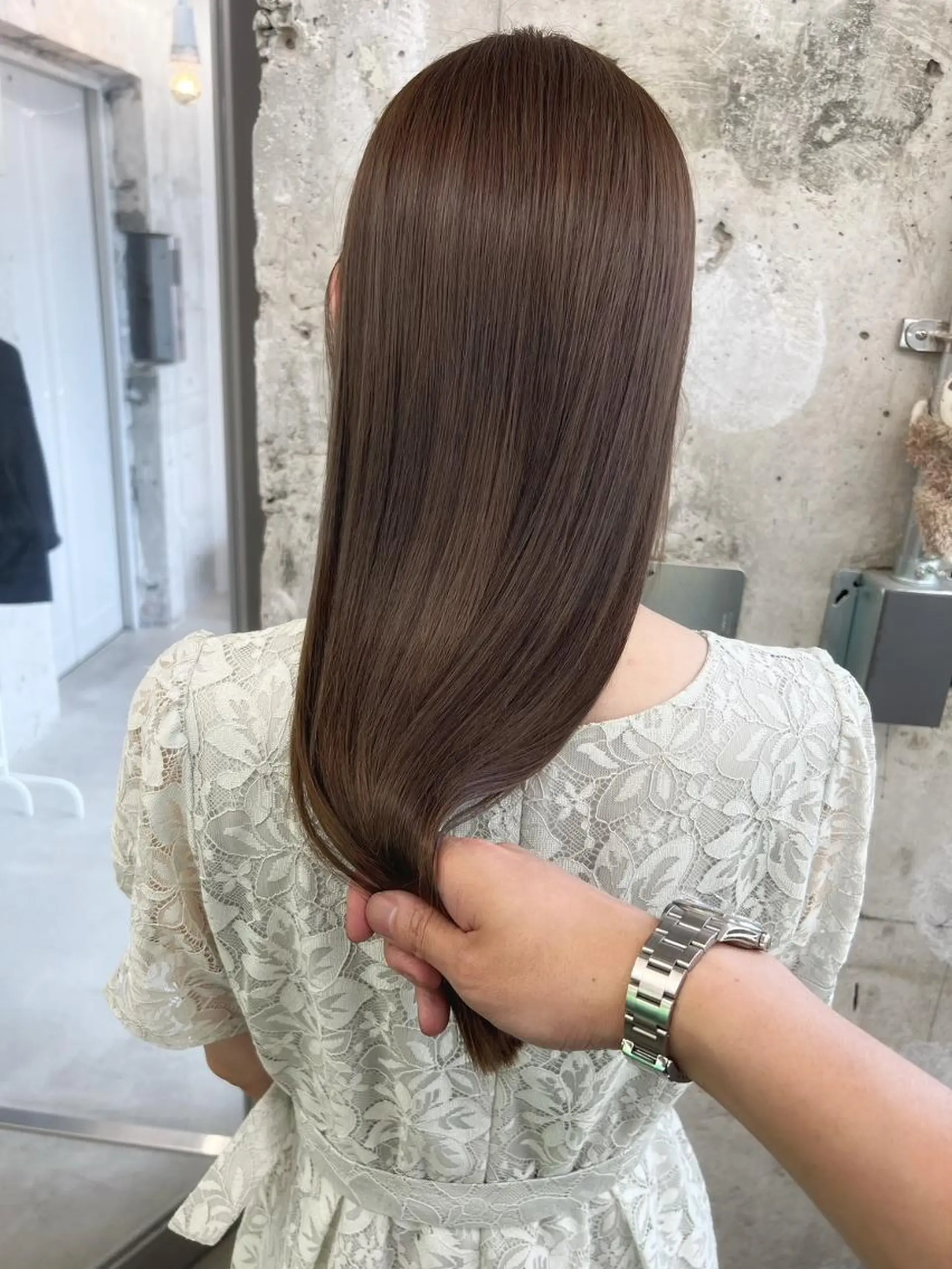 ミディアム カラー パーマ ヘアアレンジ ミディアムパーマ ベージュカラー ブリーチ ケアカラー イヤリングカラー カット ヘアカラー トリートメント ヘアケア特化型サロン newi 京橋のヘアスタイル