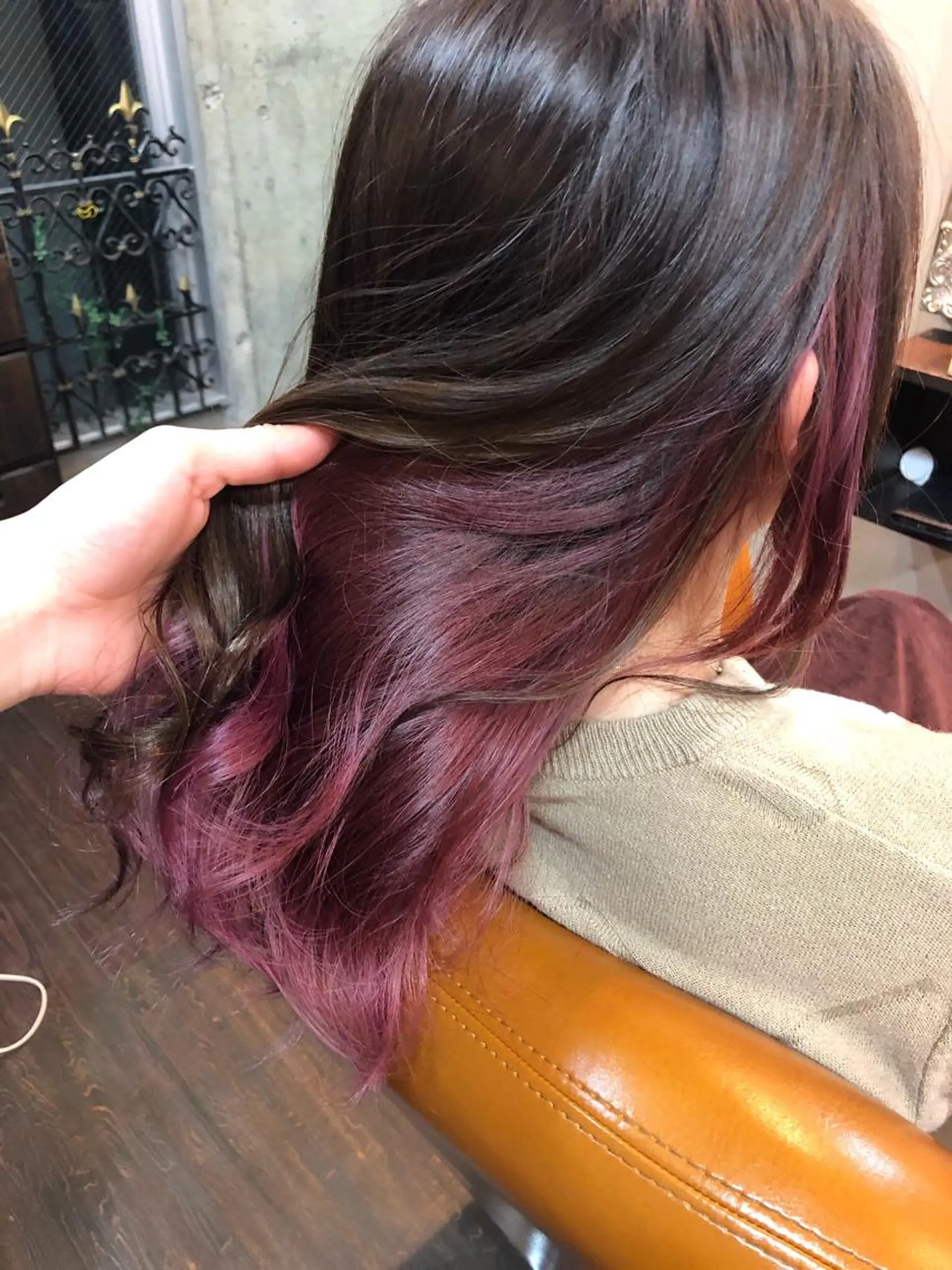 セミロング カラー インナーカラー ピンクカラー バイオレットカラー 是枝 さくらのヘアスタイル