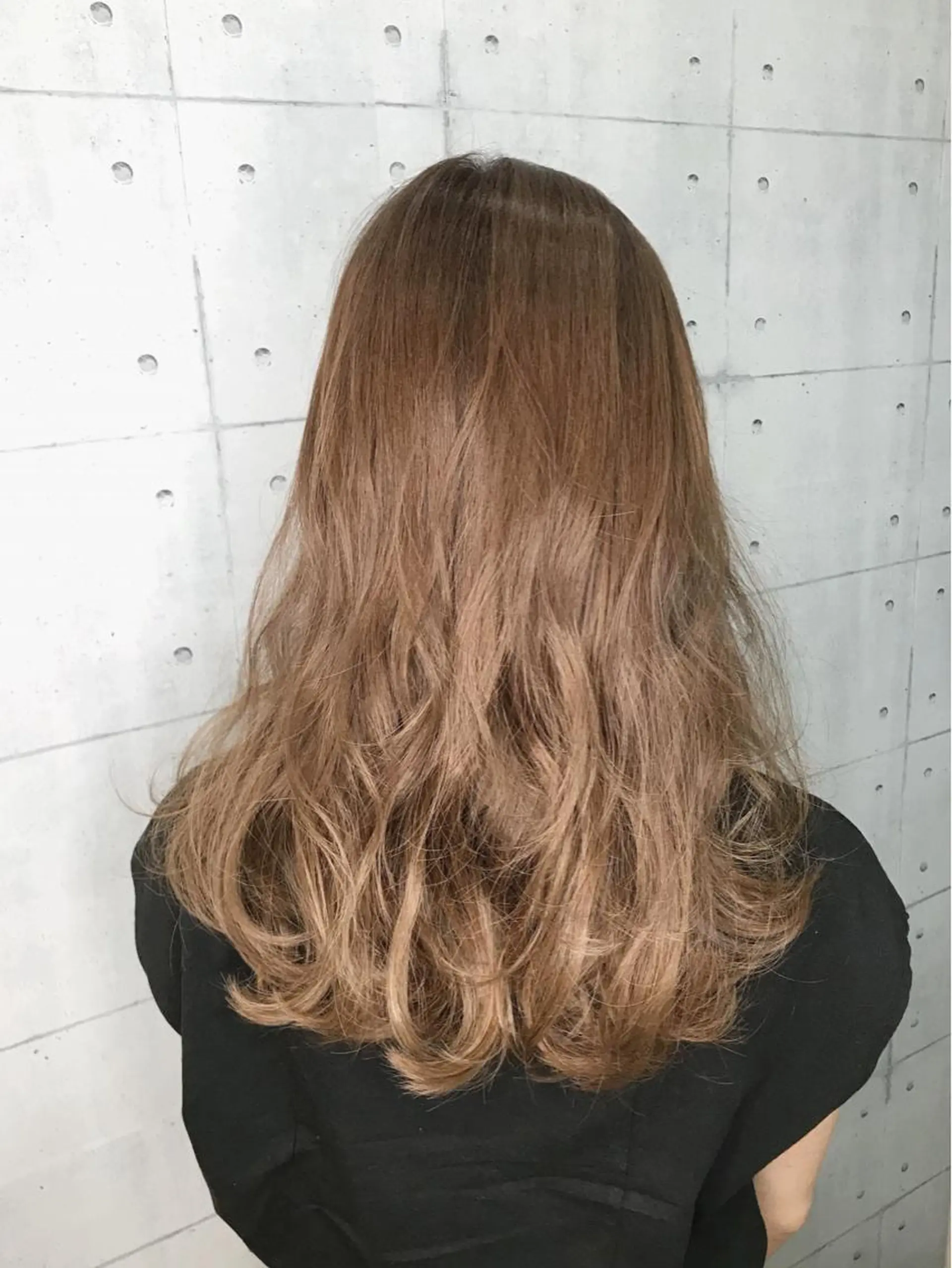 セミロング カラー アッシュ ベージュカラー 透明感カラー グラデーションカラー イルミナカラー 高木 麻知子のヘアスタイル