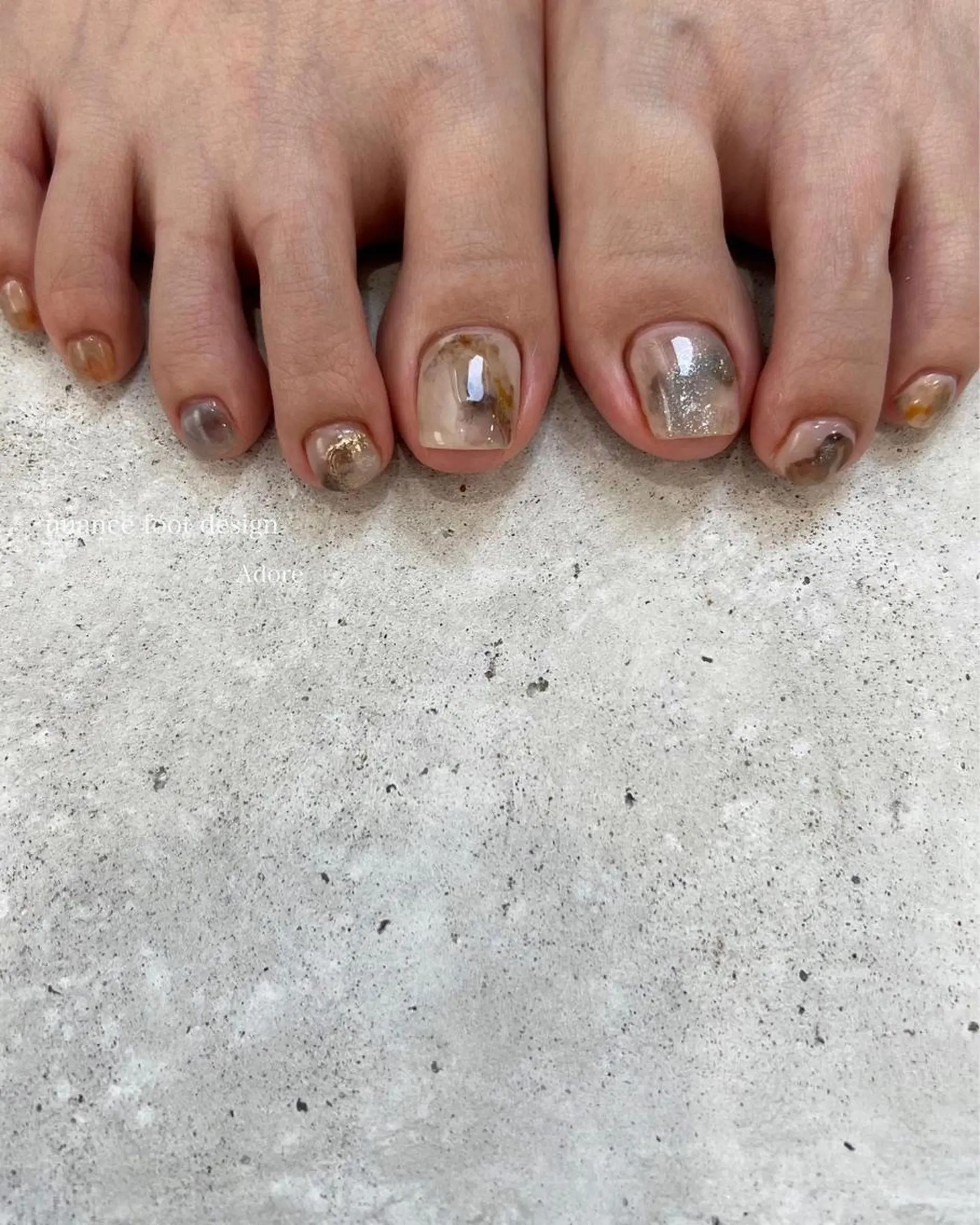ネイル フットネイル ニュアンスネイル ワンカラーネイル フットネイル Nail Adore.のネイルデザイン