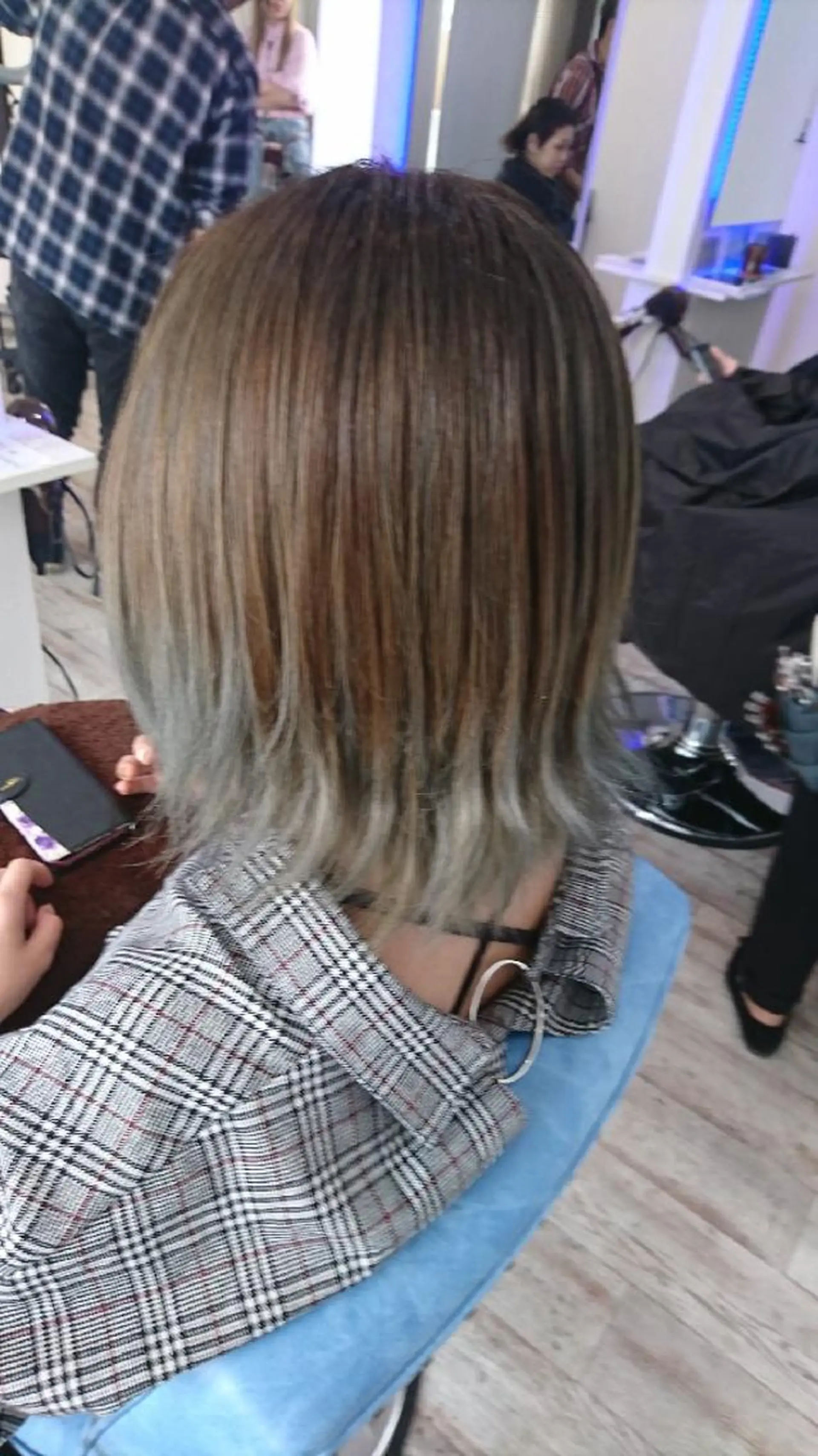 ミディアム カラー グレージュ 中嶌 健一のヘアスタイル