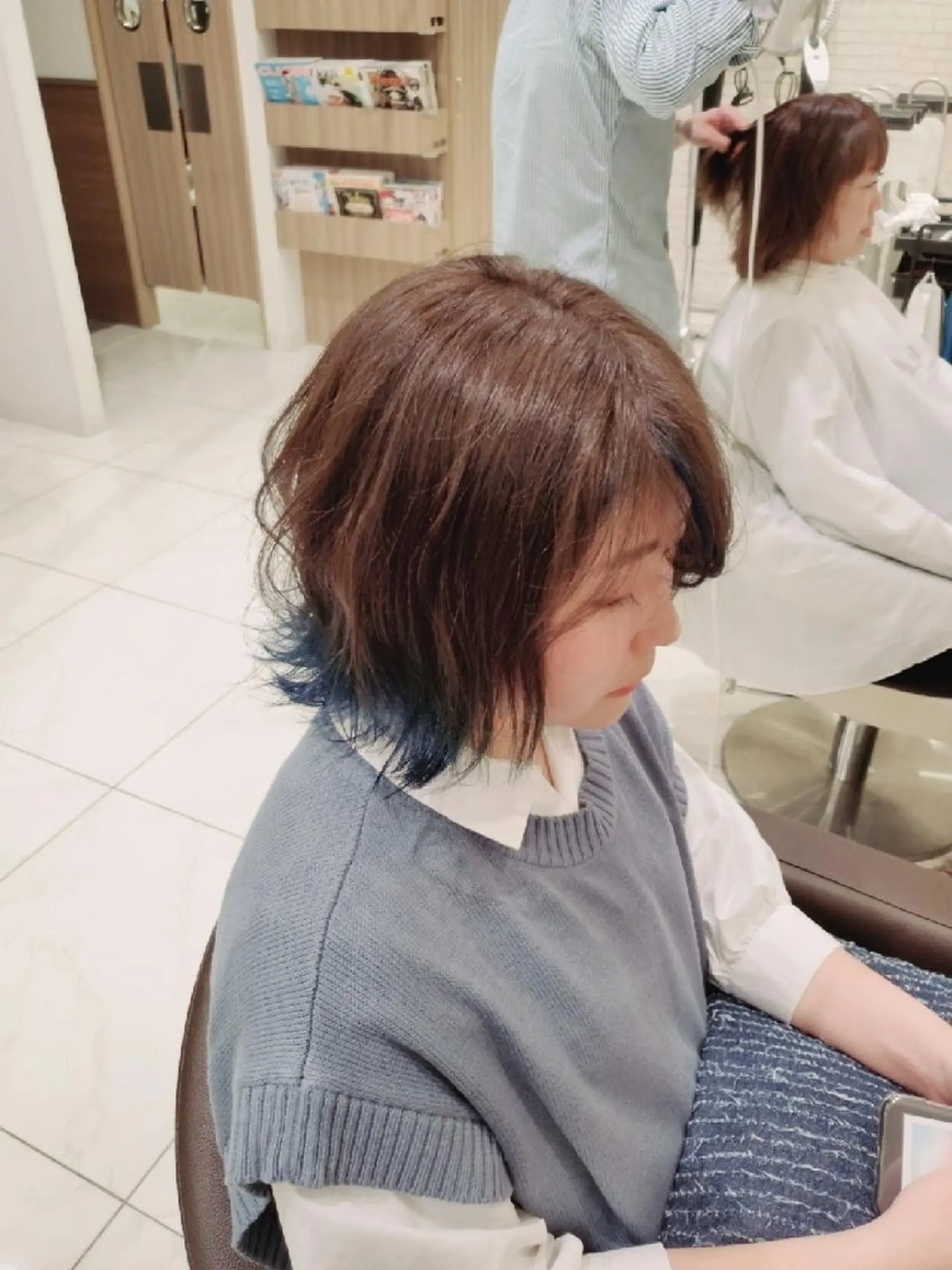 ミディアム カラー アッシュ ベージュカラー ブリーチ ブルーカラー イルミナカラー 中村 和貴のヘアスタイル