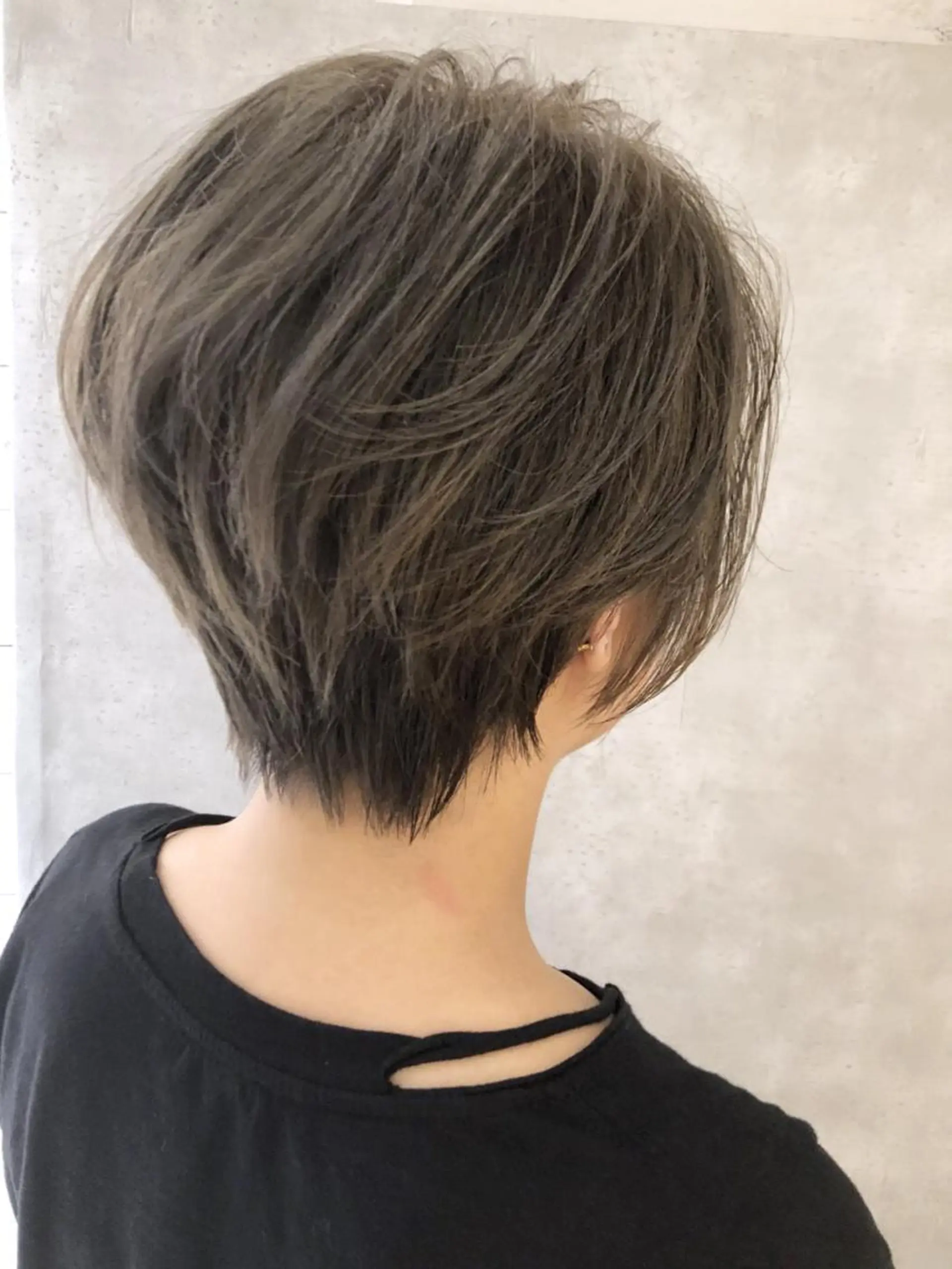 ショート カラー アディクシーカラー ブリーチ ケアブリーチ ダブルカラー ハイライトカラー MOU namba ムウナンバのヘアスタイル