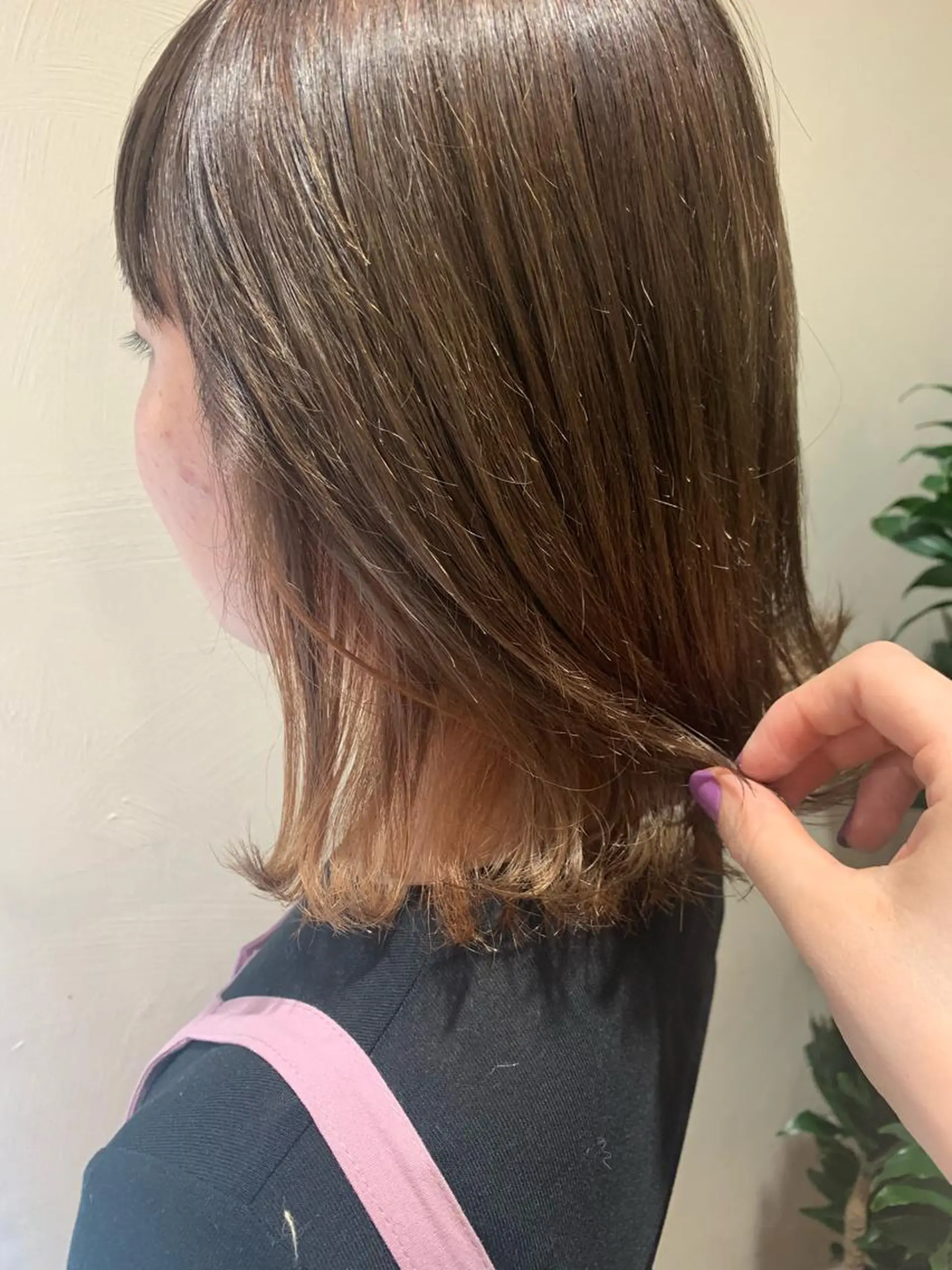 ミディアム カラー ベージュカラー ブリーチ 透明感カラー イヤリングカラー インナーカラー カット ヘアカラー WILL DRESS JR高槻店所属・内山 由貴奈のヘアスタイル