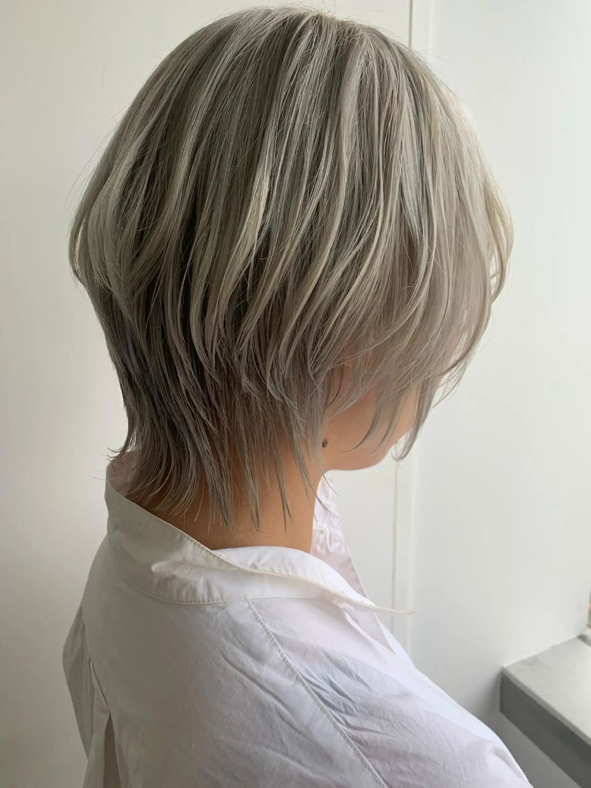 ショート nuu所属・💜ショート💜 ウルフ、ボブ二色亜美のヘアスタイル