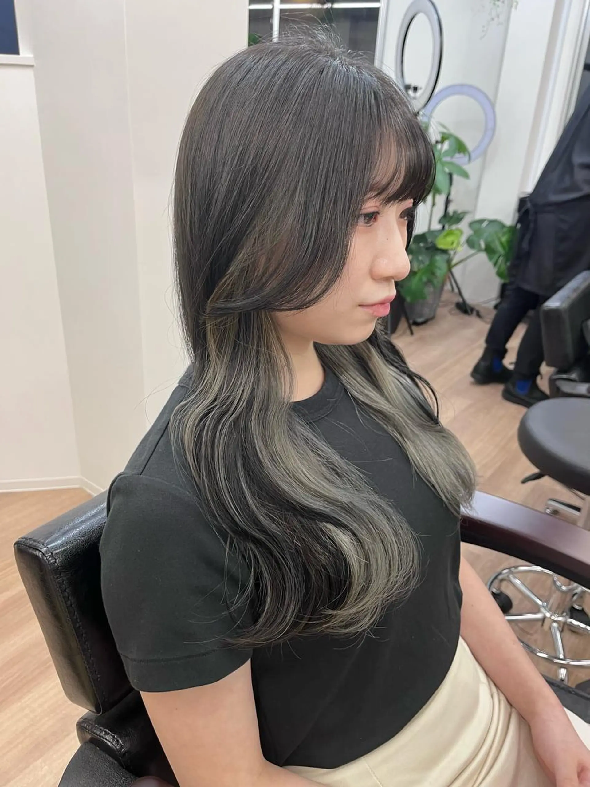 セミロング カラー 黒髪 ブルーカラー ブルーブラック インナーカラー くせ毛 カット ヘアカラー トリートメント 透明感×髪質改善🧸 韓国ヘア　武田涼のヘアスタイル