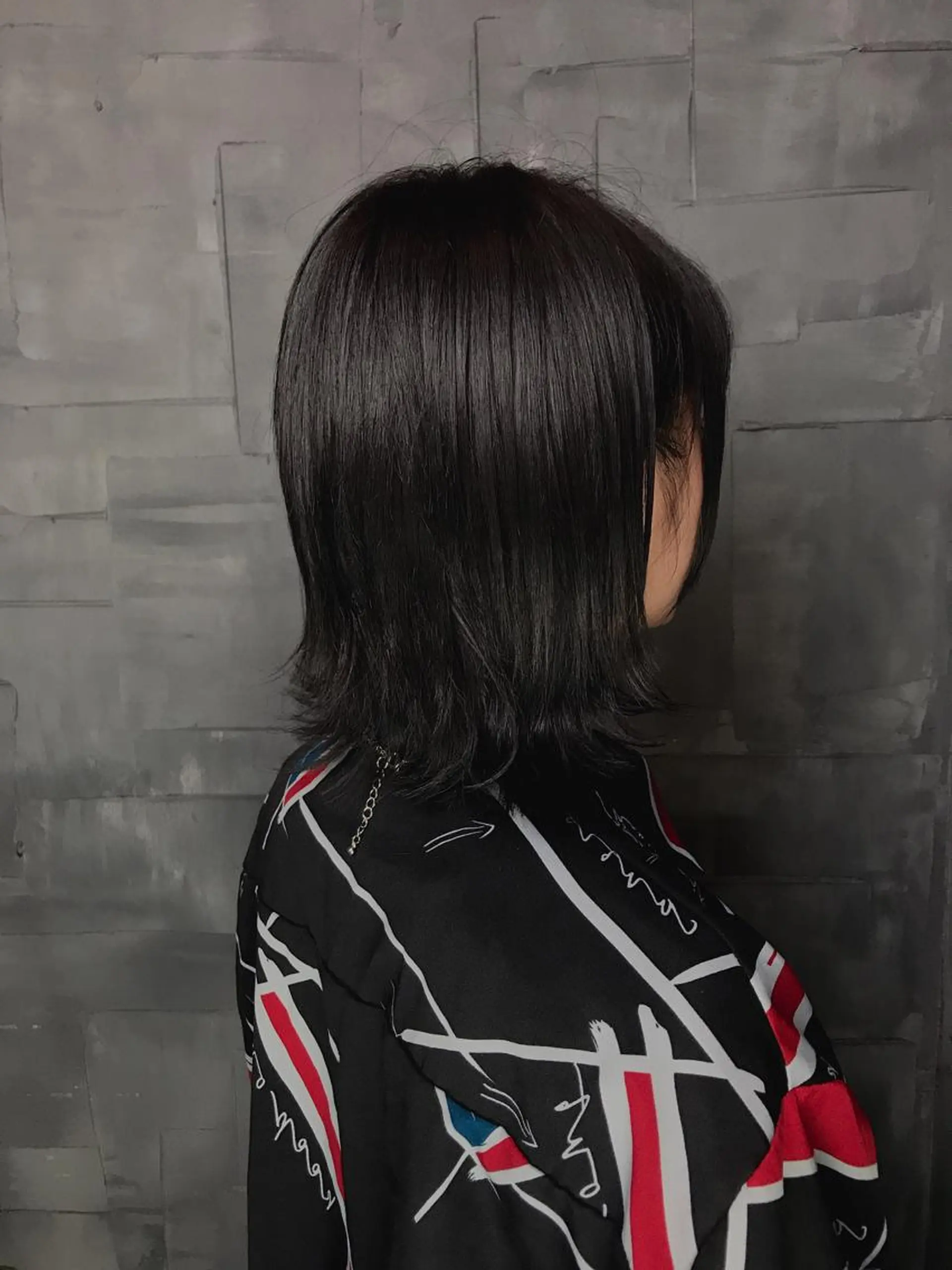 ミディアム カラー 黒髪 ブルーカラー ブルーブラック 🌈インナーカラー 手塚直生のヘアスタイル