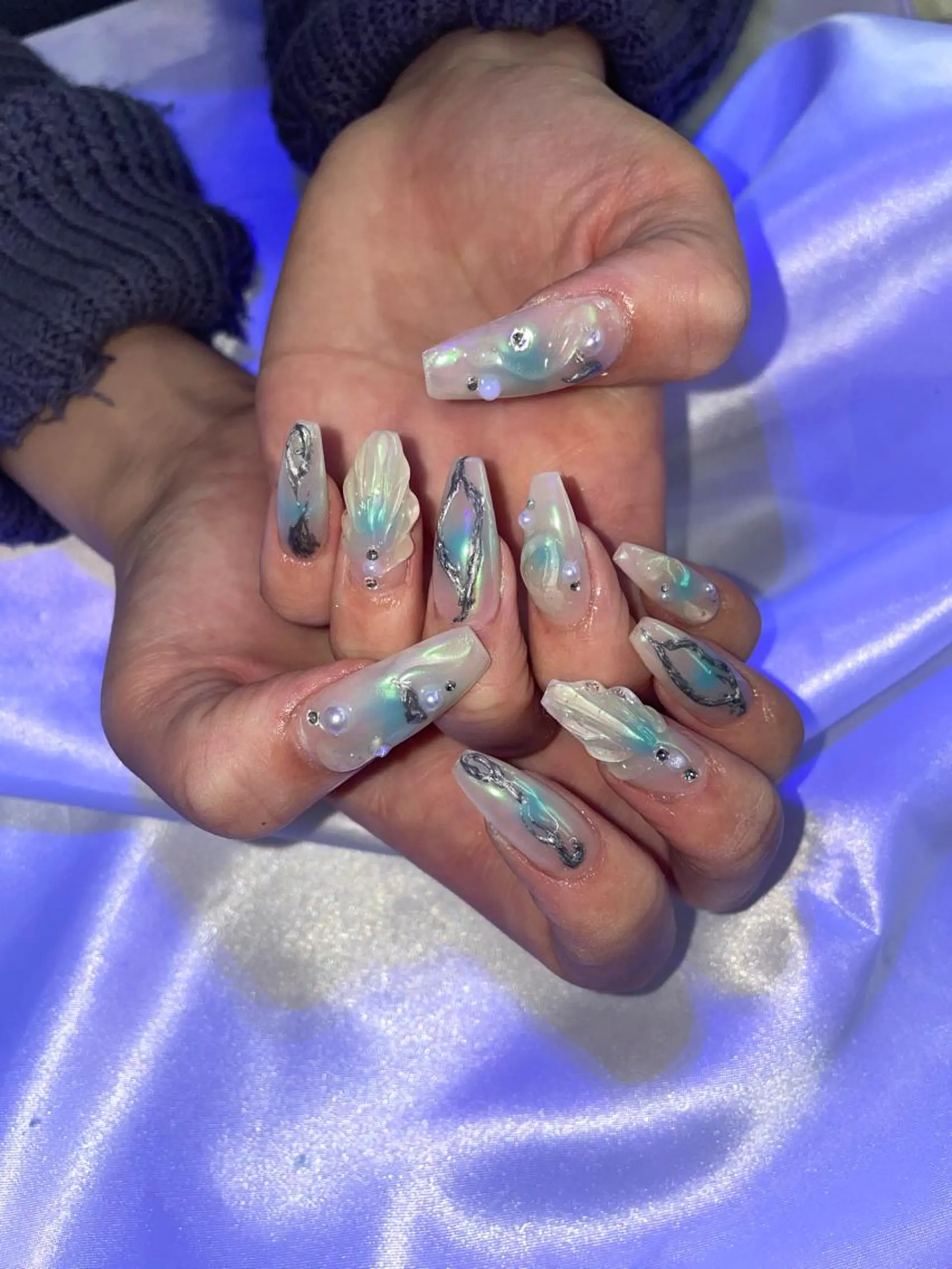 ネイル オーロラネイル チークネイル 水色 NAIL and EYELASH ALPHA.所属・ALPHA. 姫繇のネイルデザイン