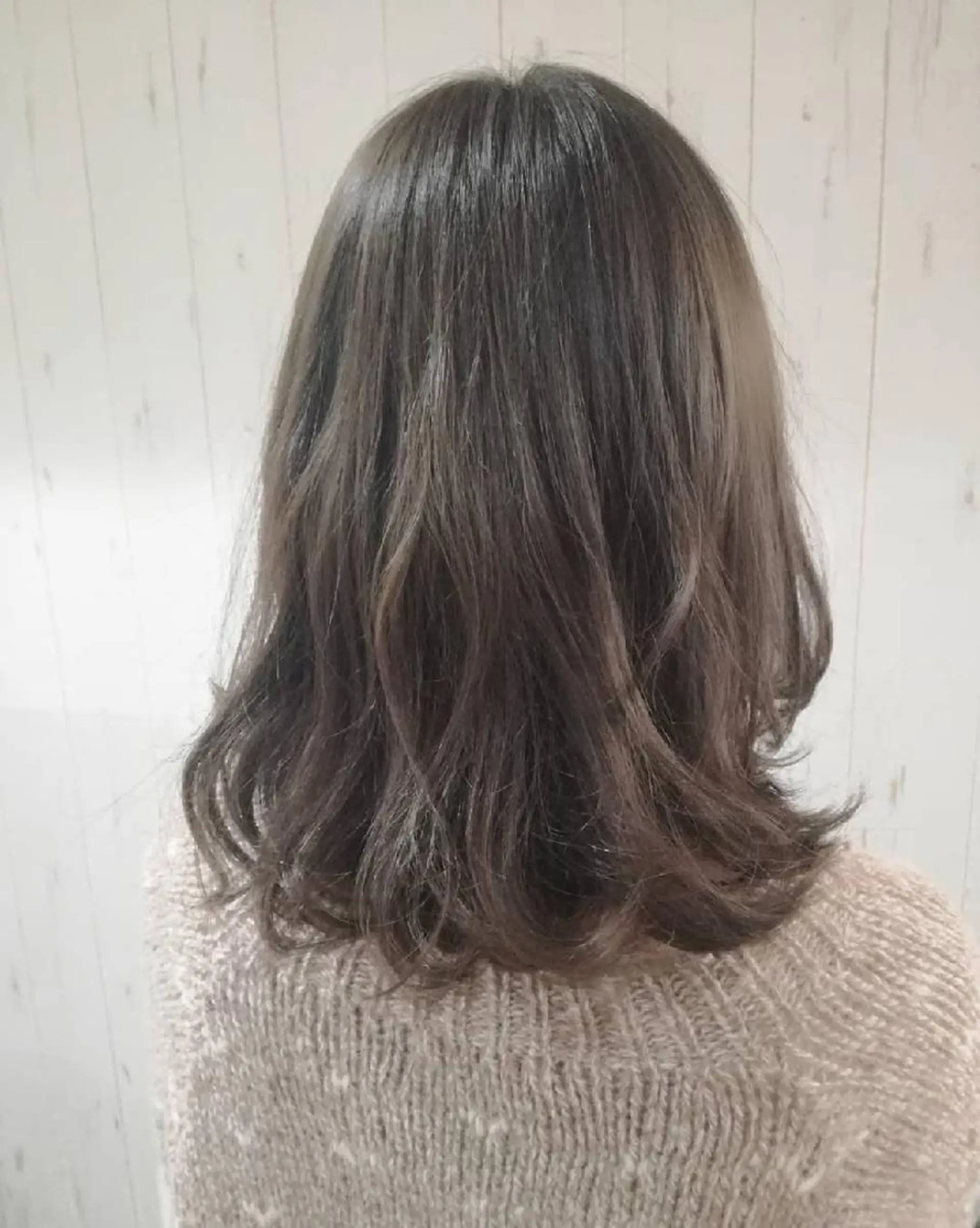 ミディアム カラー アッシュ ベージュカラー 透明感カラー 西川 敏夫のヘアスタイル