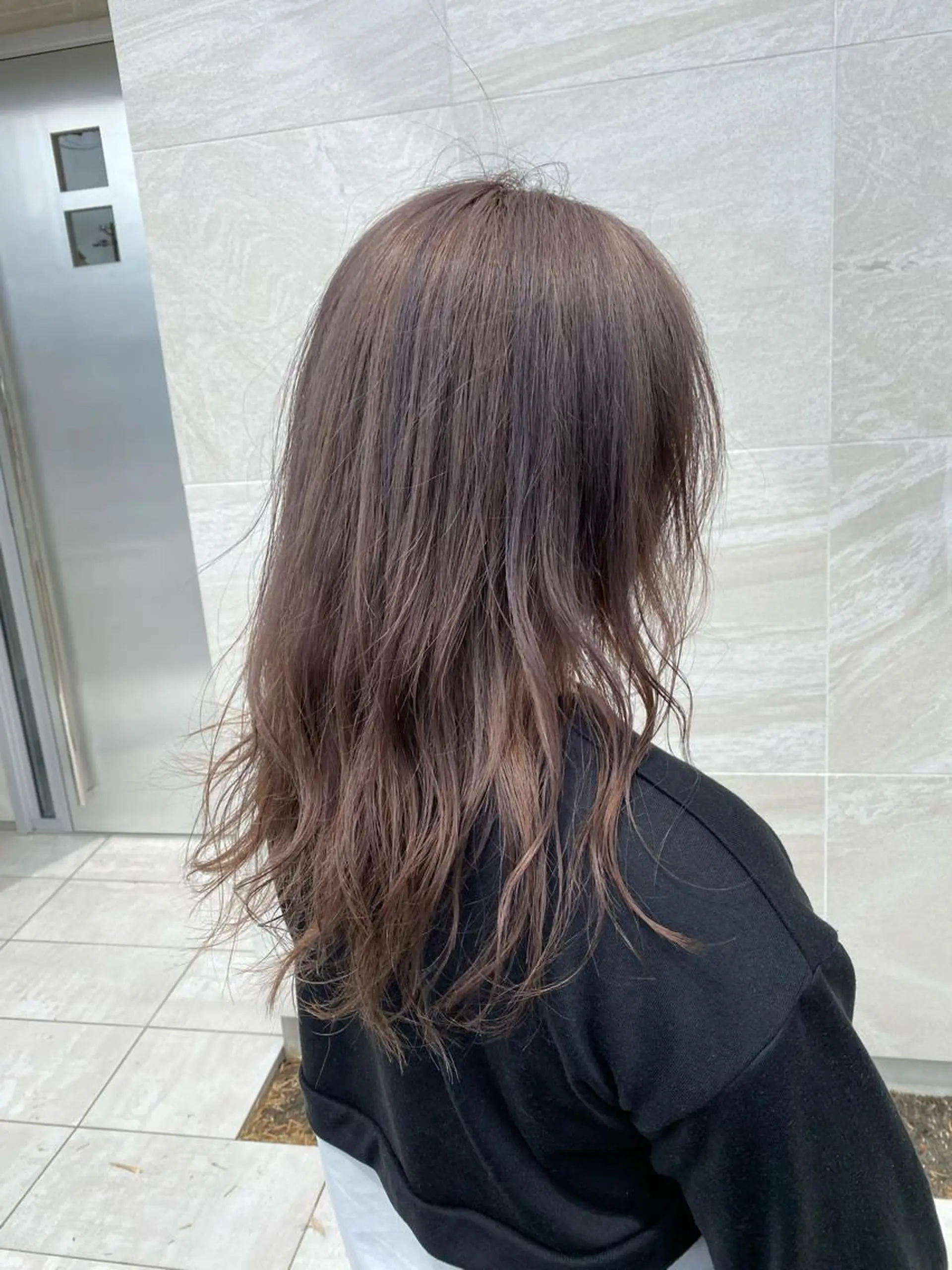 ロング カラー ブリーチ グレージュ インナーカラー coeur所属・中川 茜里のヘアスタイル