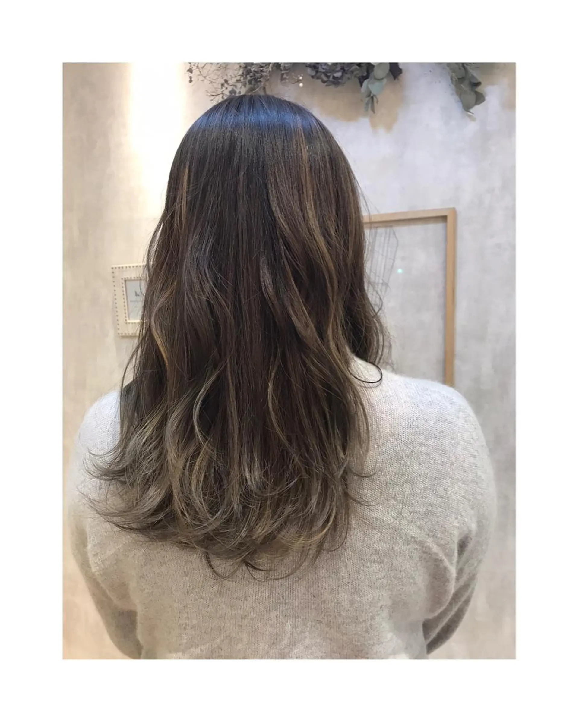 ロング ハイライト ヘアカラー 河田 海陽のヘアスタイル