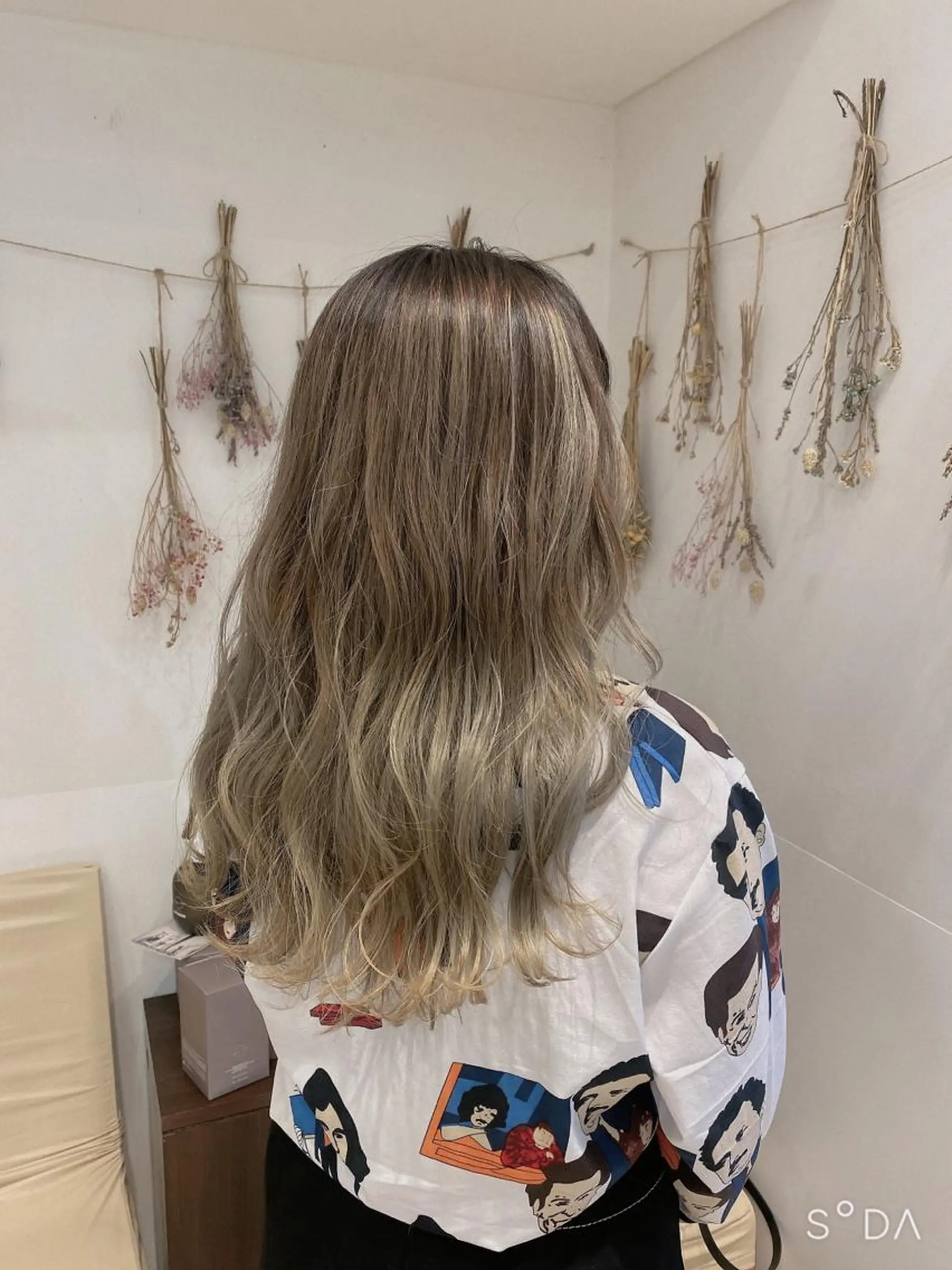 セミロング カラー バレイヤージュ ベージュカラー ブリーチ グラデーションカラー ハイライトカラー はだゆうき @hadadan08のヘアスタイル